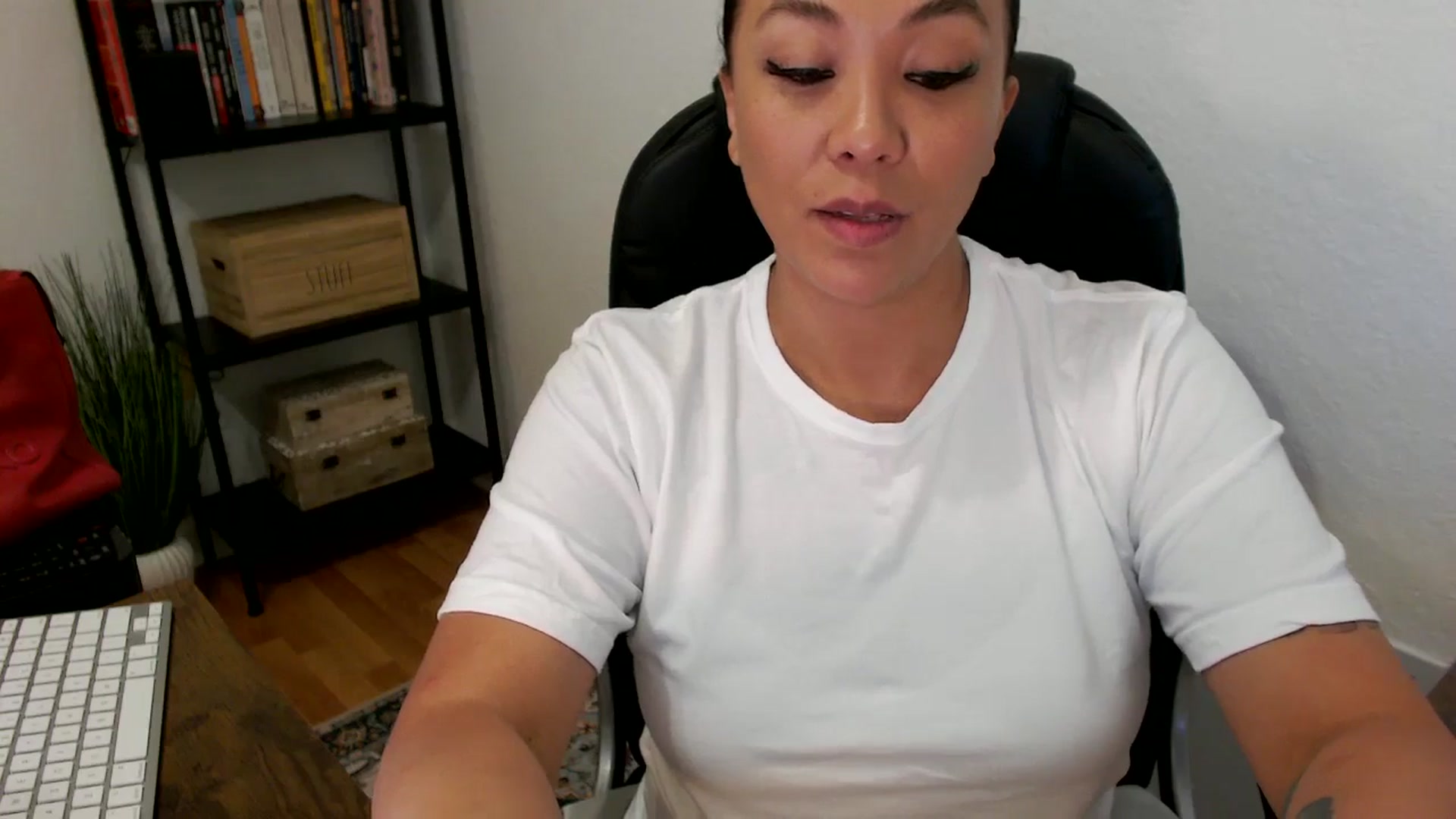Gallery image thumbnail from MickaylaMoon's myfreecams stream on, 07/23/2024, 14:33 image 16 of 20
