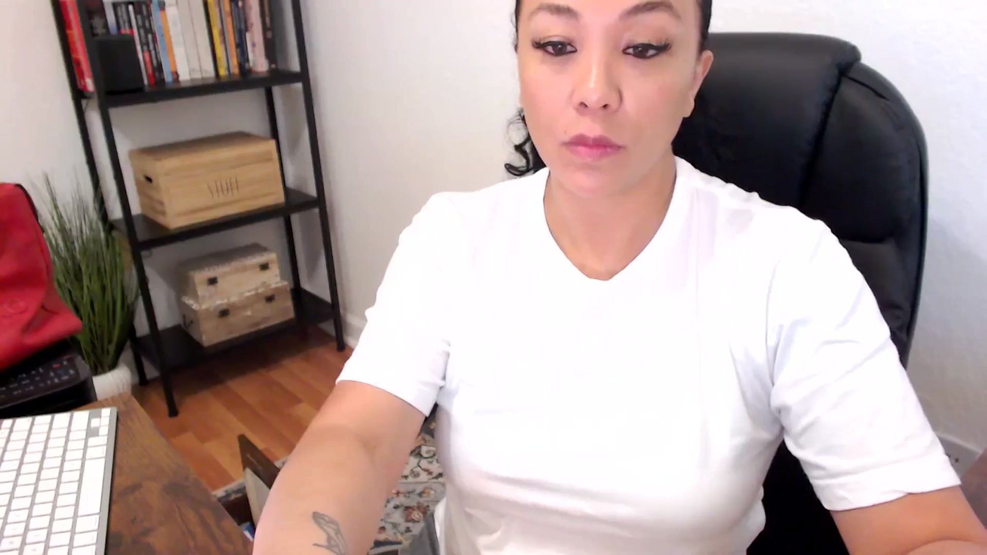 Gallery image thumbnail from MickaylaMoon's myfreecams stream on, 07/23/2024, 14:33 image 10 of 20