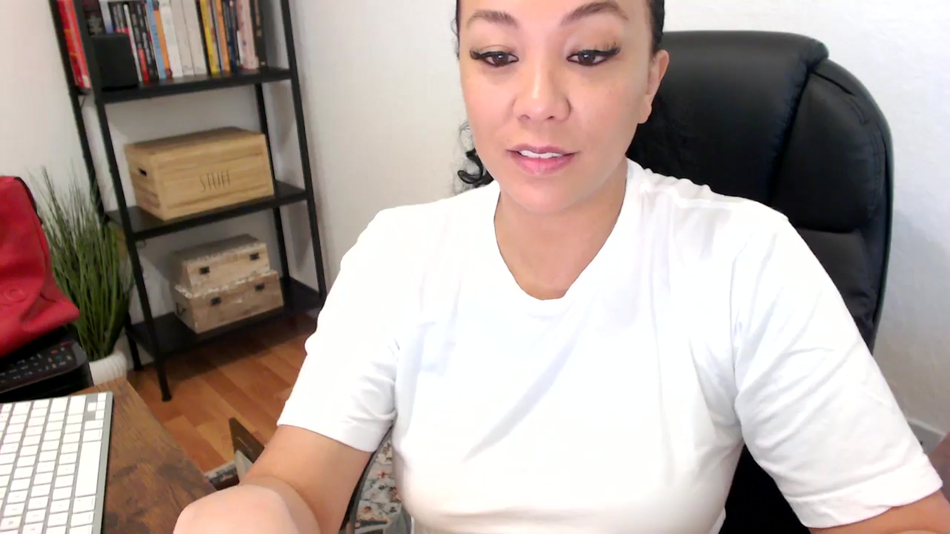 Gallery image thumbnail from MickaylaMoon's myfreecams stream on, 07/23/2024, 14:33 image 9 of 20