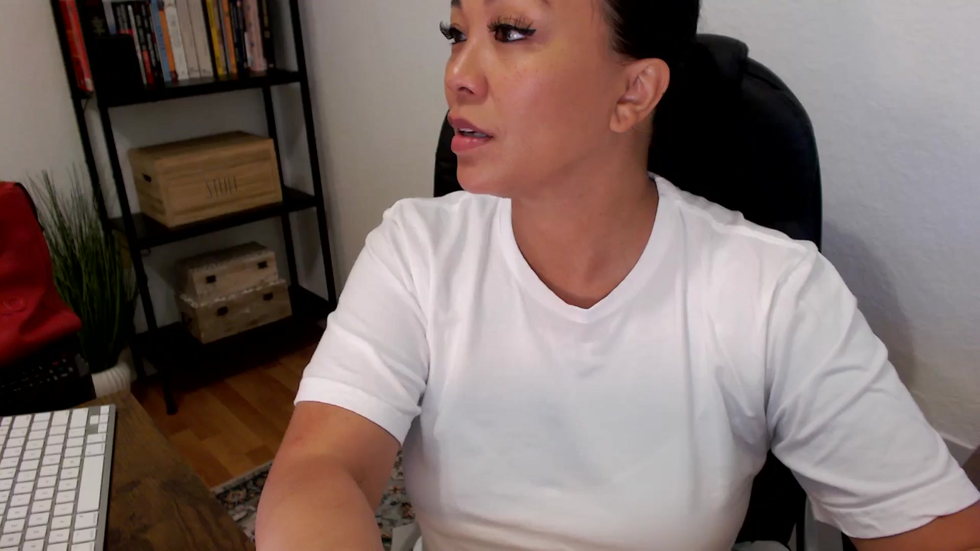 Gallery image thumbnail from MickaylaMoon's myfreecams stream on, 07/23/2024, 14:33 image 18 of 20