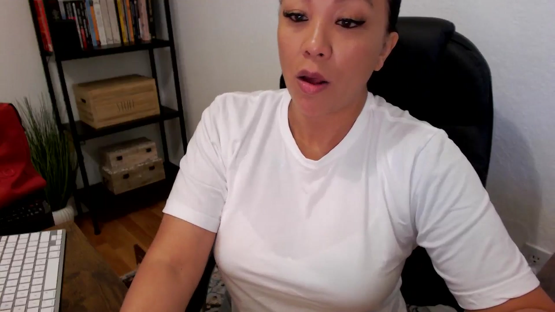 Gallery image thumbnail from MickaylaMoon's myfreecams stream on, 07/23/2024, 14:33 image 6 of 20