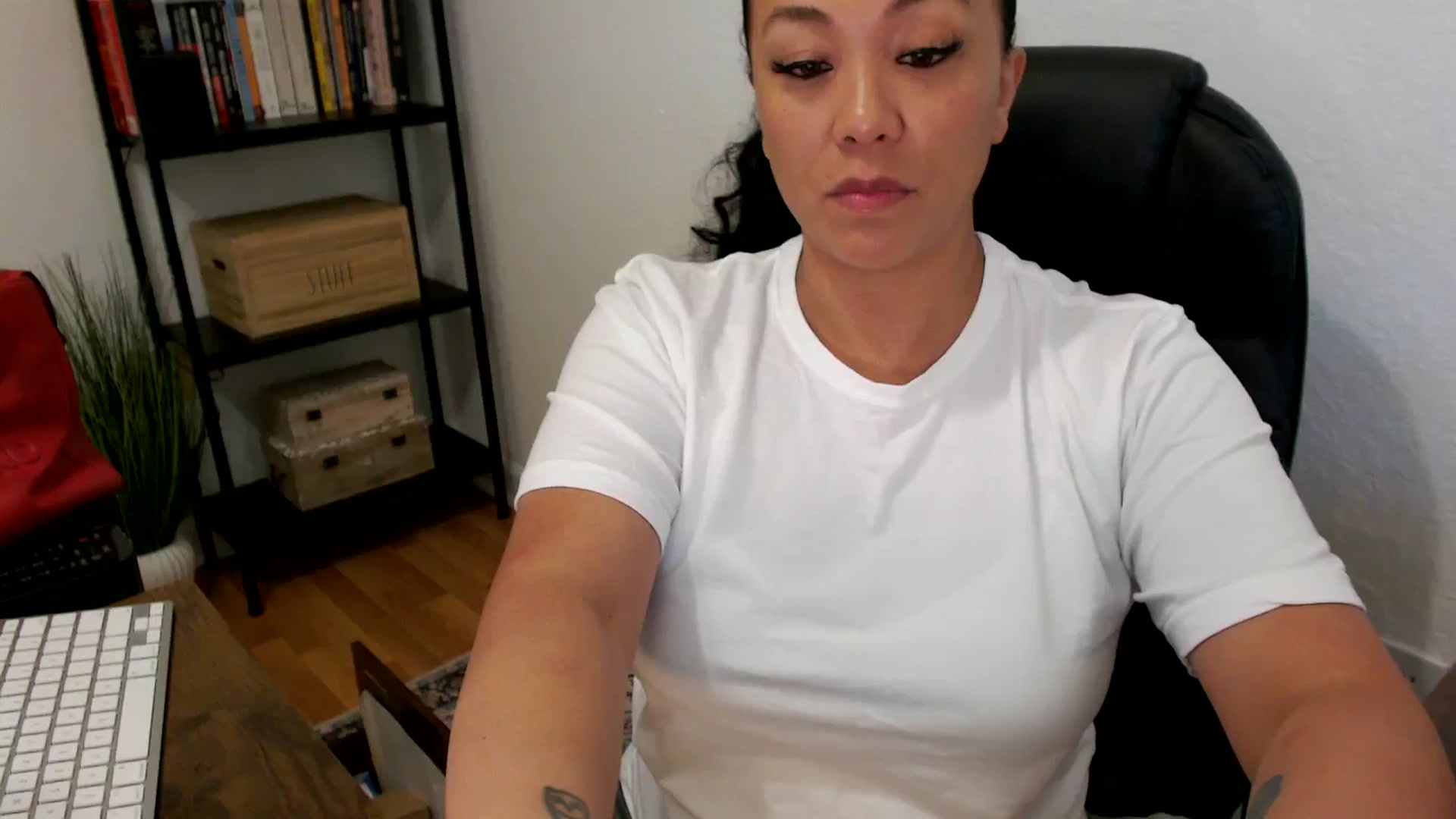 Gallery image thumbnail from MickaylaMoon's myfreecams stream on, 07/23/2024, 14:33 image 3 of 20
