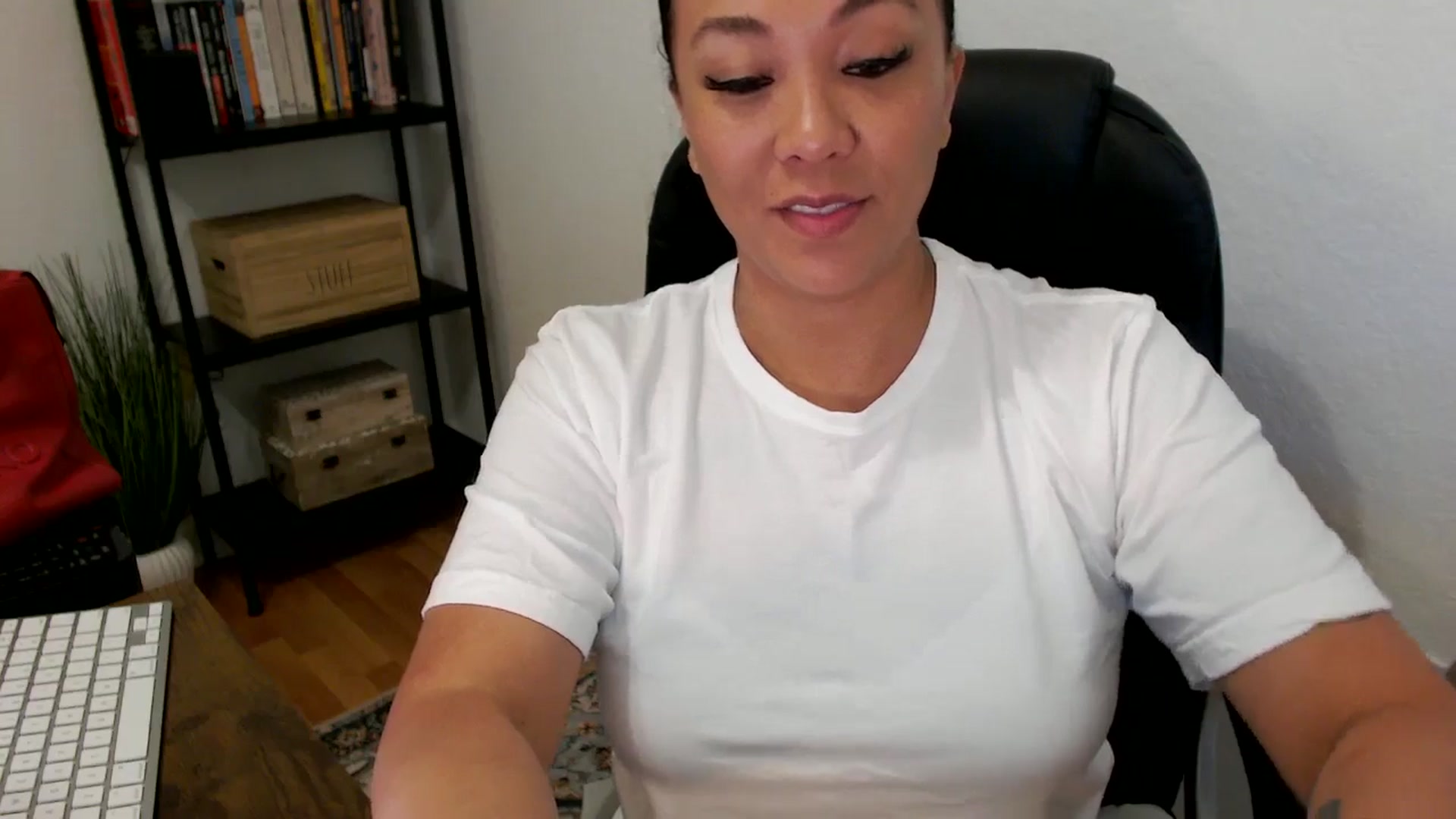 Gallery image thumbnail from MickaylaMoon's myfreecams stream on, 07/23/2024, 14:33 image 19 of 20