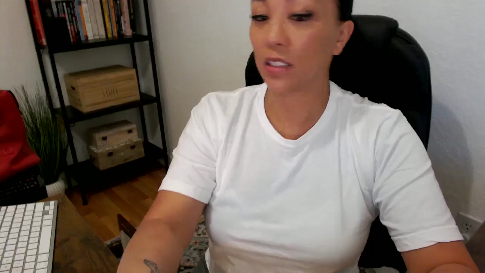 Gallery image thumbnail from MickaylaMoon's myfreecams stream on, 07/23/2024, 14:33 image 5 of 20