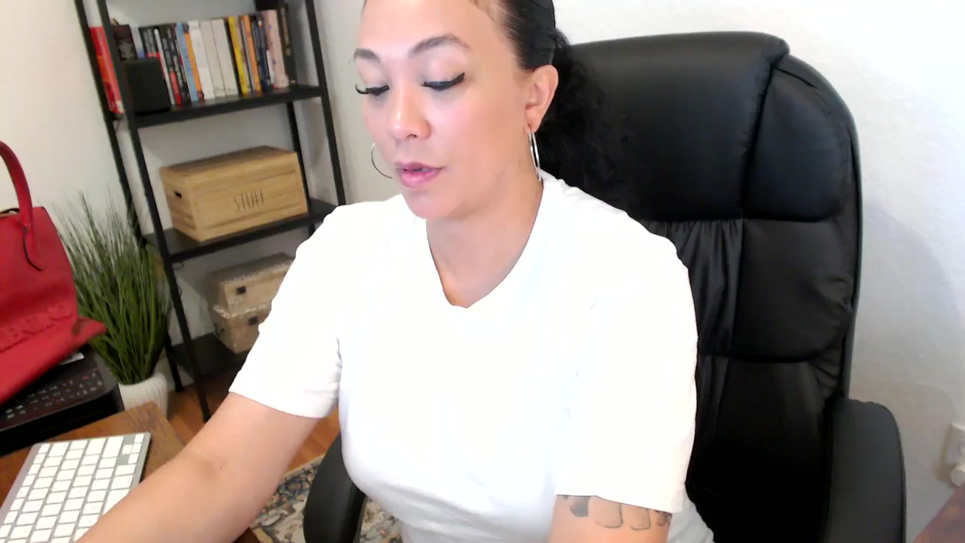 Gallery image thumbnail from MickaylaMoon's myfreecams stream on, 07/23/2024, 16:28 image 9 of 20