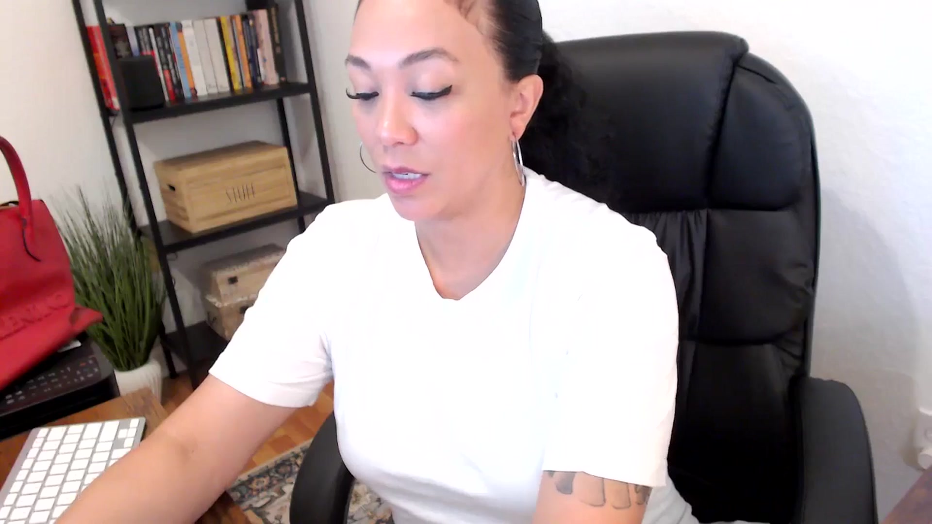 Gallery image thumbnail from MickaylaMoon's myfreecams stream on, 07/23/2024, 16:28 image 11 of 20