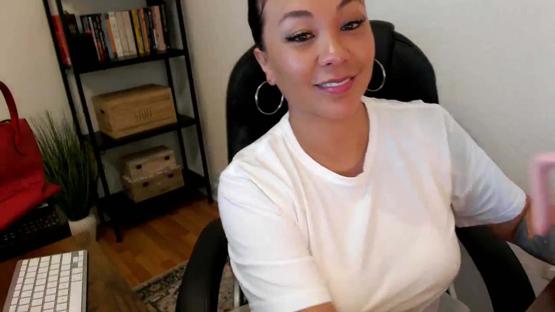 Gallery image thumbnail from MickaylaMoon's myfreecams stream on, 07/23/2024, 16:28 image 4 of 20
