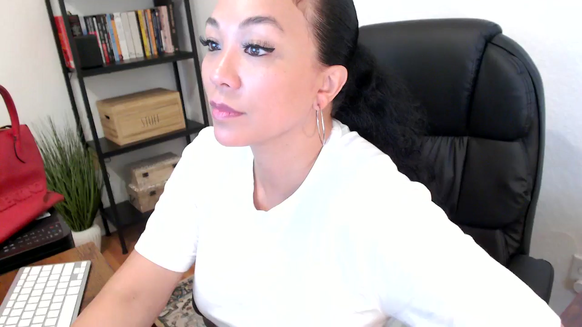Gallery image thumbnail from MickaylaMoon's myfreecams stream on, 07/23/2024, 16:28 image 8 of 20