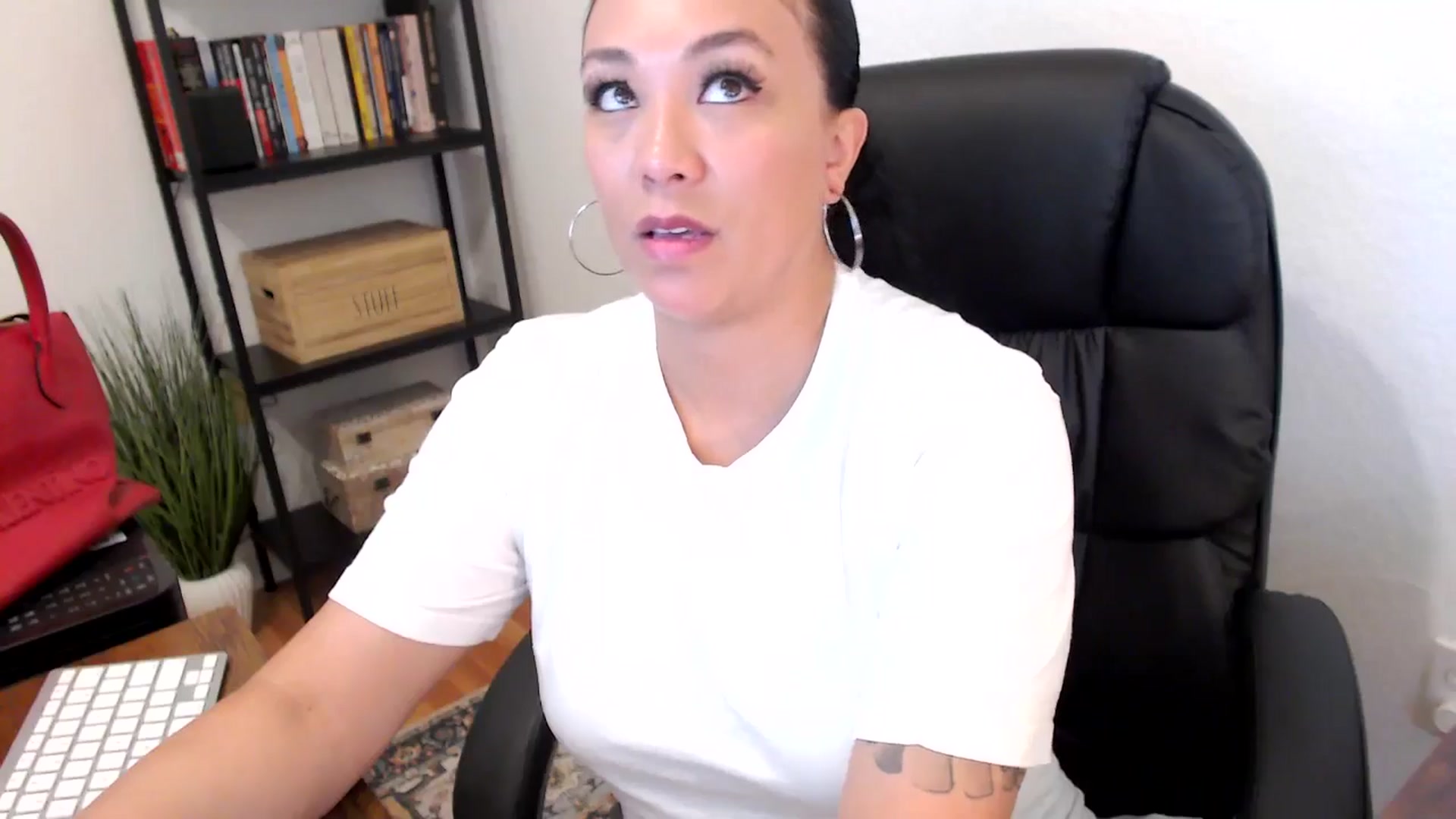 Gallery image thumbnail from MickaylaMoon's myfreecams stream on, 07/23/2024, 16:28 image 10 of 20