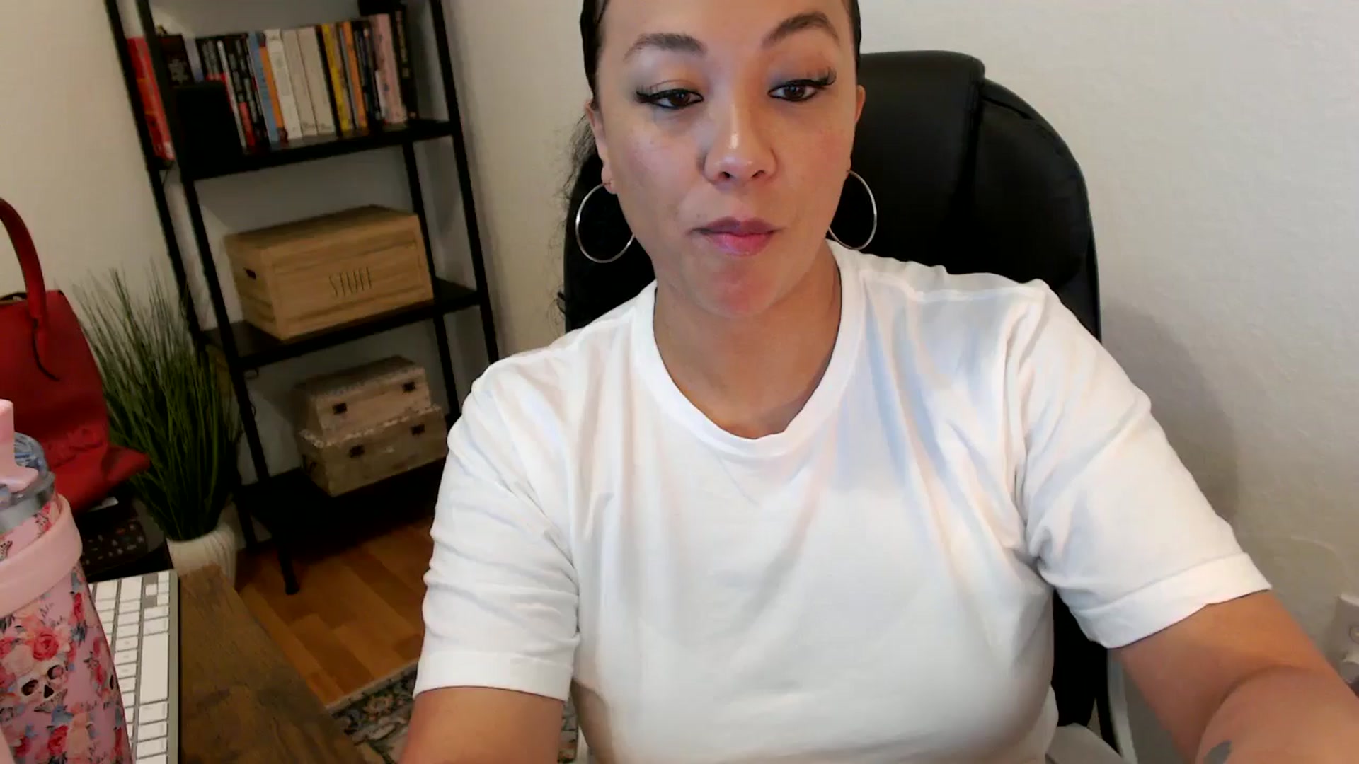 Gallery image thumbnail from MickaylaMoon's myfreecams stream on, 07/23/2024, 16:28 image 1 of 20