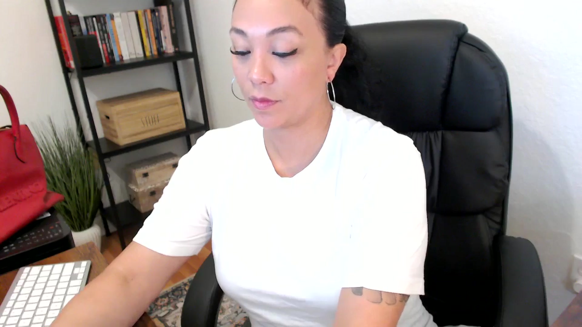 Gallery image thumbnail from MickaylaMoon's myfreecams stream on, 07/23/2024, 16:28 image 12 of 20