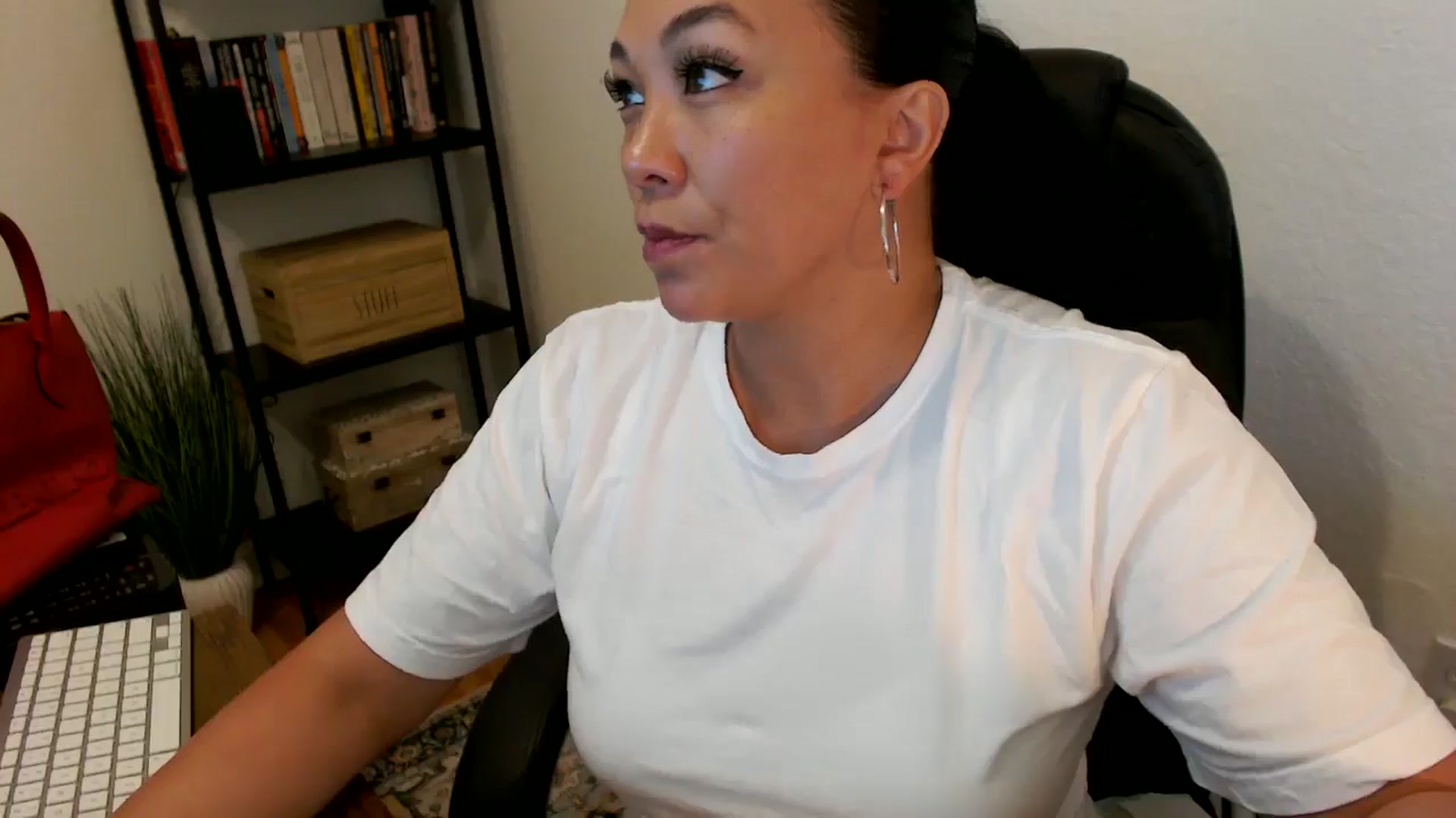 Gallery image thumbnail from MickaylaMoon's myfreecams stream on, 07/23/2024, 16:28 image 2 of 20