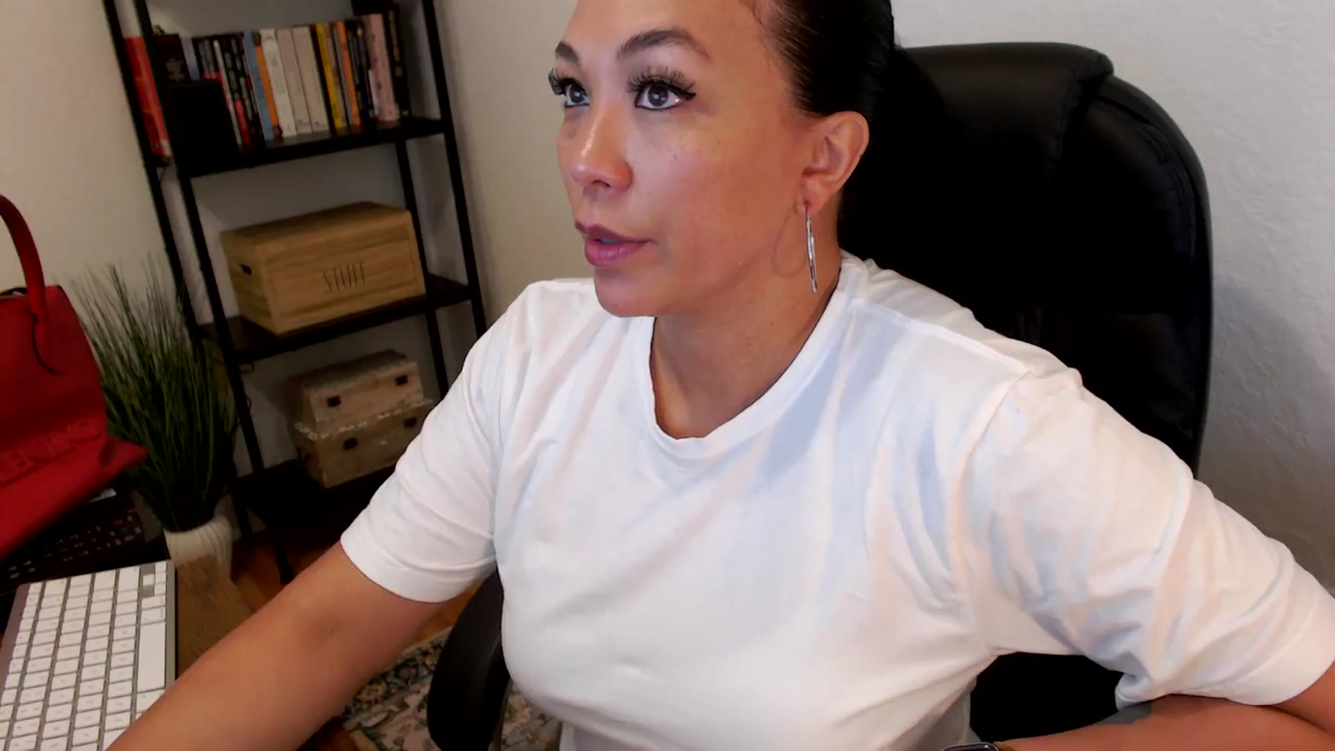 Gallery image thumbnail from MickaylaMoon's myfreecams stream on, 07/23/2024, 16:28 image 3 of 20