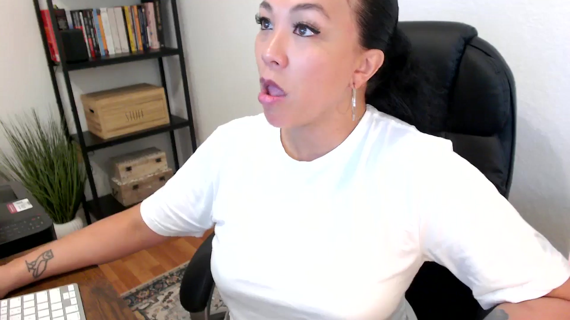 Gallery image thumbnail from MickaylaMoon's myfreecams stream on, 07/23/2024, 16:57 image 14 of 20