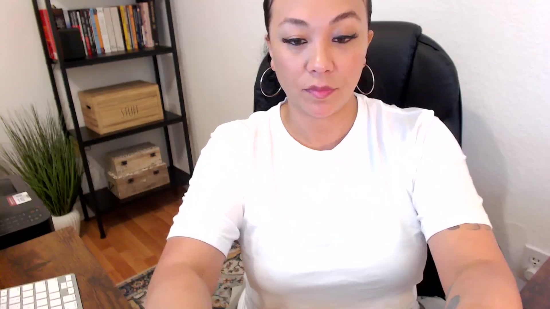 Gallery image thumbnail from MickaylaMoon's myfreecams stream on, 07/23/2024, 16:57 image 15 of 20