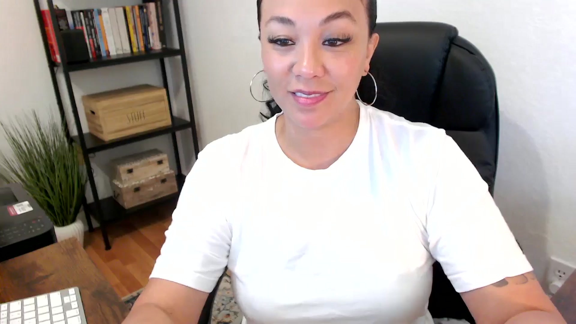 Gallery image thumbnail from MickaylaMoon's myfreecams stream on, 07/23/2024, 16:57 image 16 of 20