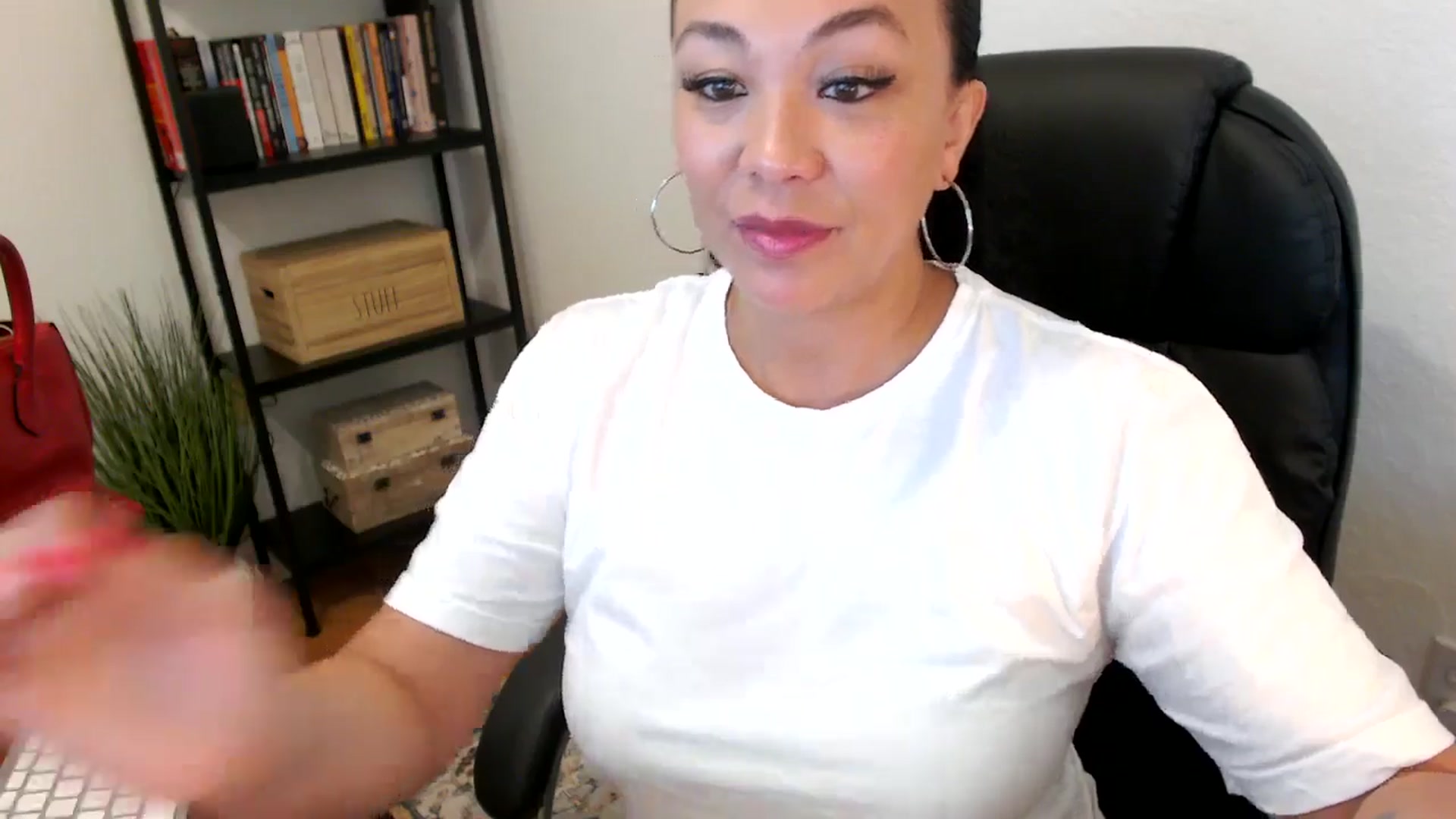 Gallery image thumbnail from MickaylaMoon's myfreecams stream on, 07/23/2024, 16:57 image 2 of 20