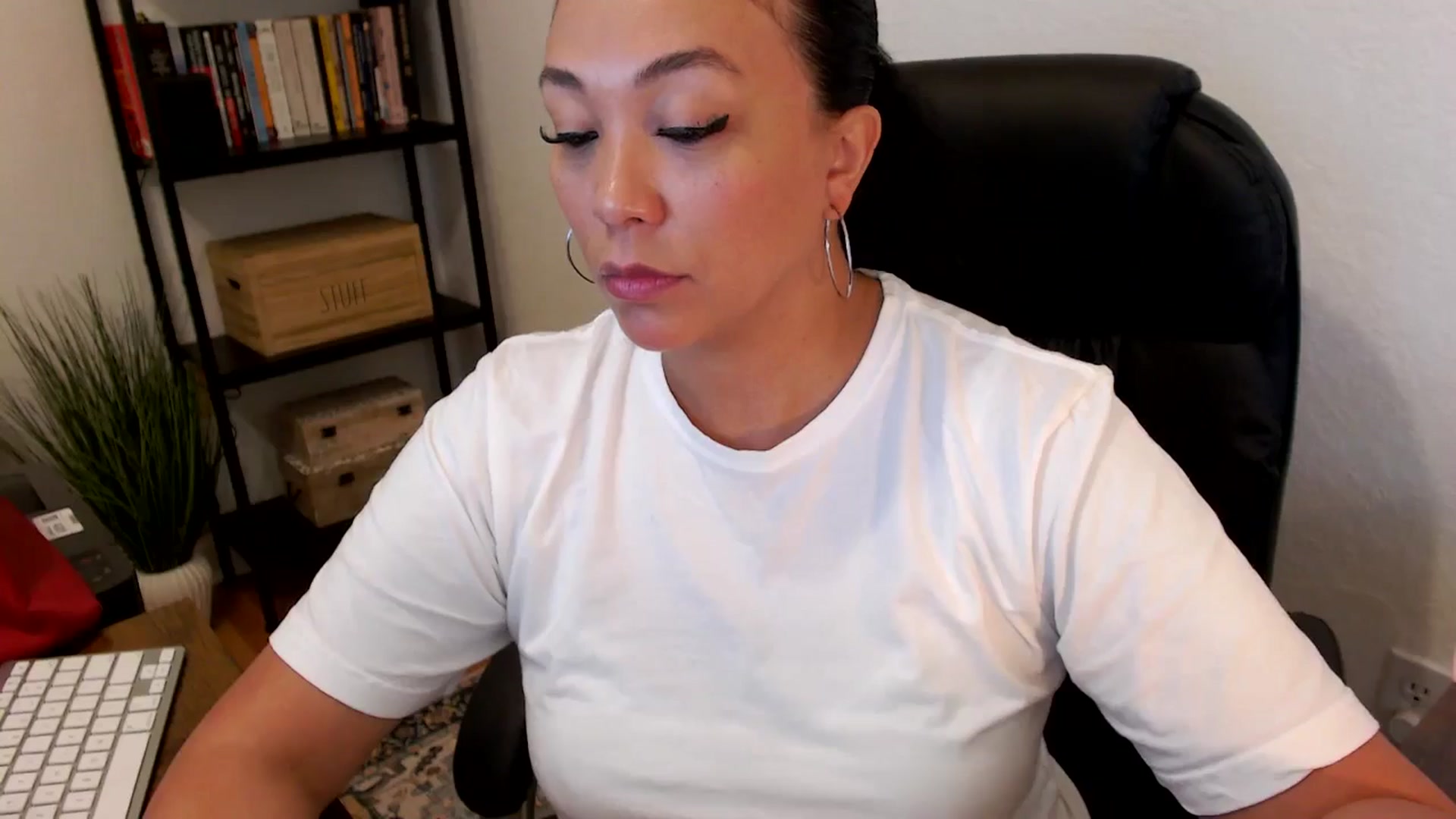 Gallery image thumbnail from MickaylaMoon's myfreecams stream on, 07/23/2024, 16:57 image 11 of 20