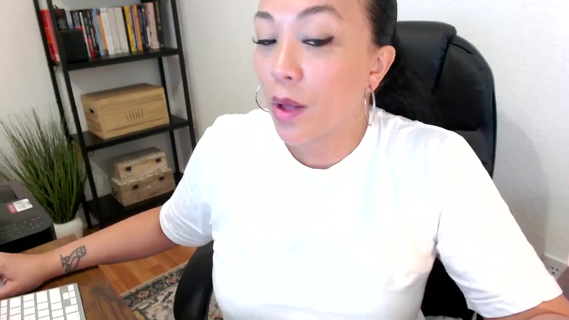 Gallery image thumbnail from MickaylaMoon's myfreecams stream on, 07/23/2024, 16:57 image 13 of 20