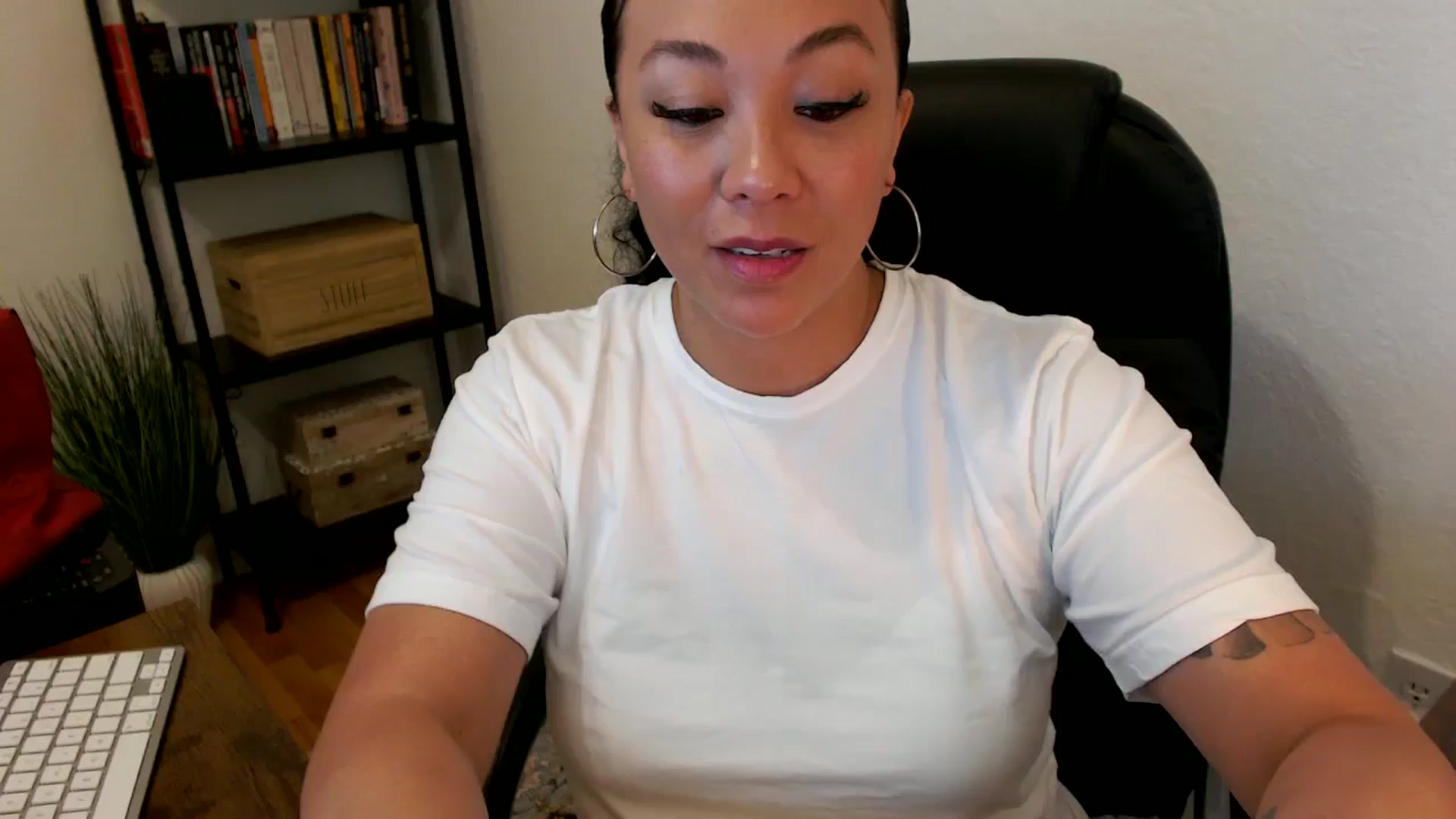 Gallery image thumbnail from MickaylaMoon's myfreecams stream on, 07/23/2024, 16:57 image 5 of 20