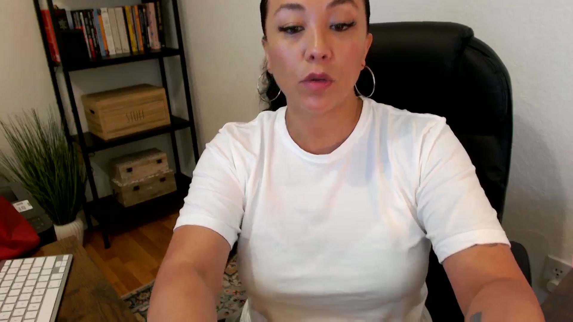 Gallery image thumbnail from MickaylaMoon's myfreecams stream on, 07/23/2024, 16:57 image 12 of 20