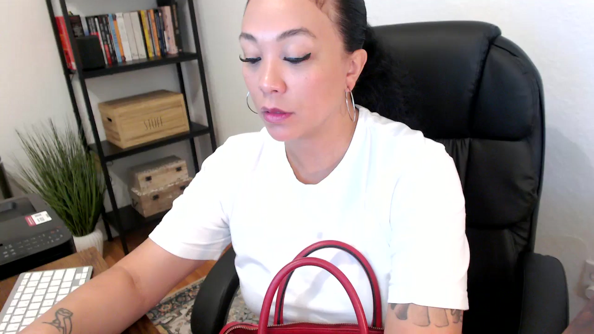 Gallery image thumbnail from MickaylaMoon's myfreecams stream on, 07/23/2024, 16:57 image 1 of 20