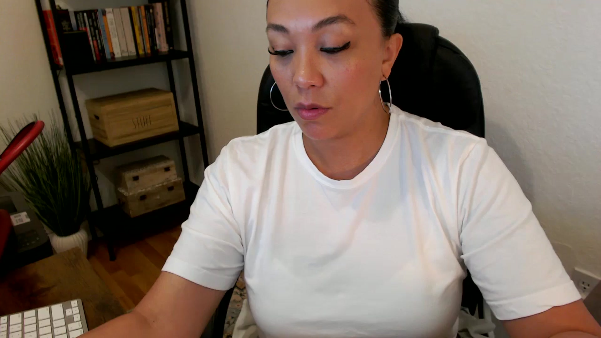 Gallery image thumbnail from MickaylaMoon's myfreecams stream on, 07/23/2024, 17:46 image 8 of 20