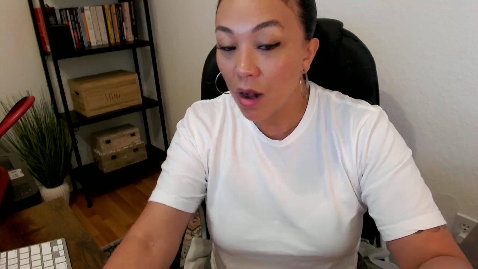 Gallery image thumbnail from MickaylaMoon's myfreecams stream on, 07/23/2024, 17:46 image 6 of 20