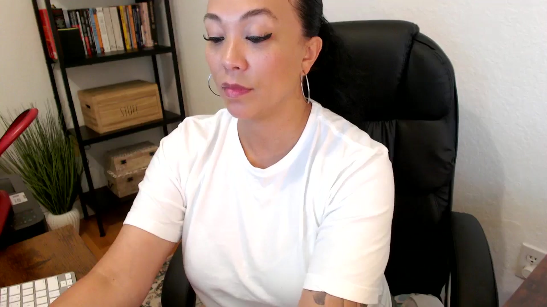Gallery image thumbnail from MickaylaMoon's myfreecams stream on, 07/23/2024, 17:46 image 2 of 20