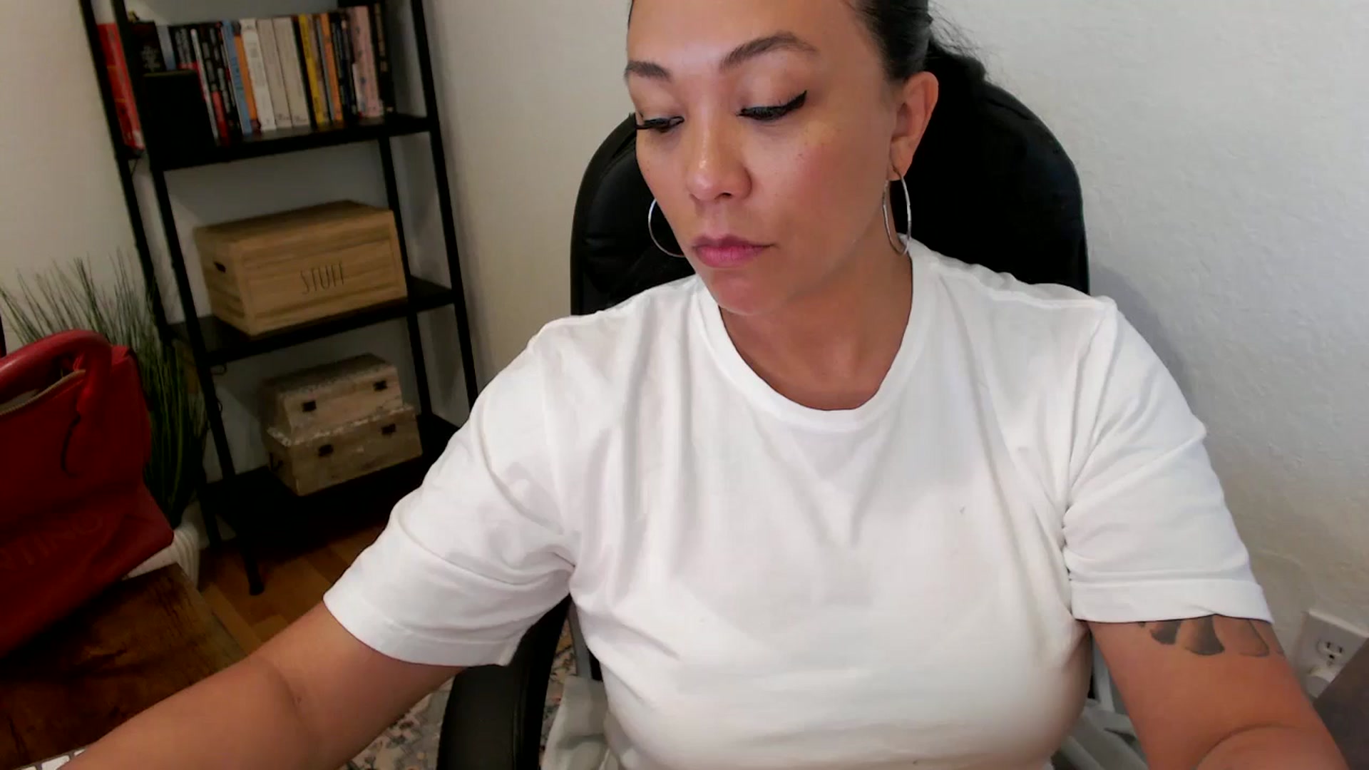 Gallery image thumbnail from MickaylaMoon's myfreecams stream on, 07/23/2024, 19:17 image 2 of 20
