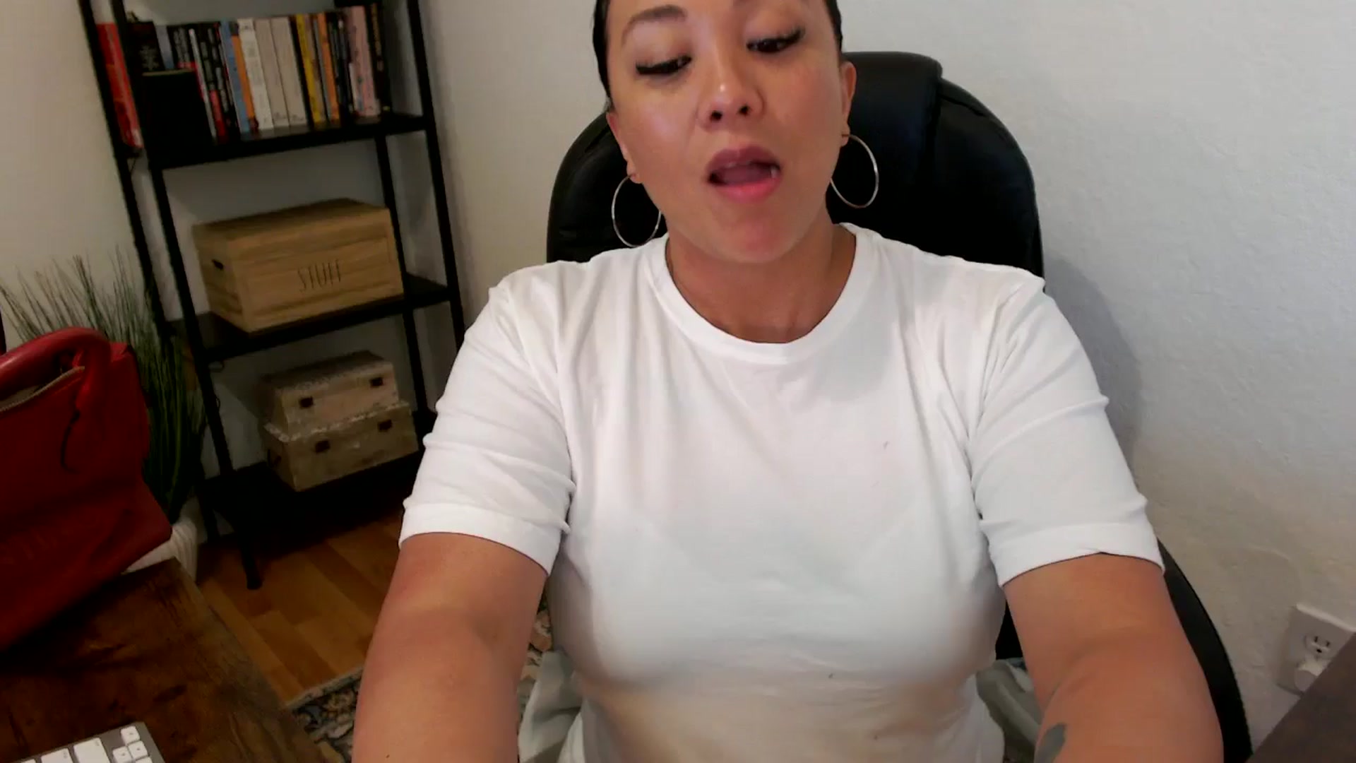 Gallery image thumbnail from MickaylaMoon's myfreecams stream on, 07/23/2024, 19:17 image 7 of 20