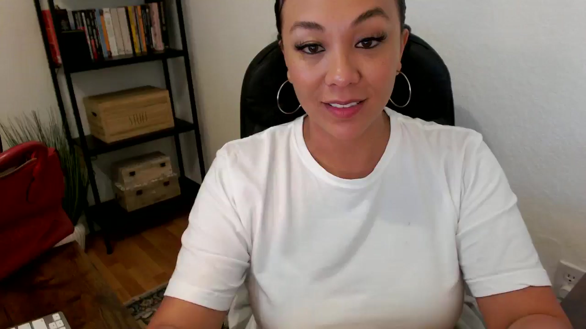 Gallery image thumbnail from MickaylaMoon's myfreecams stream on, 07/23/2024, 19:17 image 6 of 20