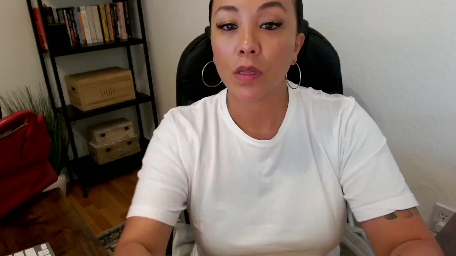 Gallery image thumbnail from MickaylaMoon's myfreecams stream on, 07/23/2024, 19:17 image 12 of 20