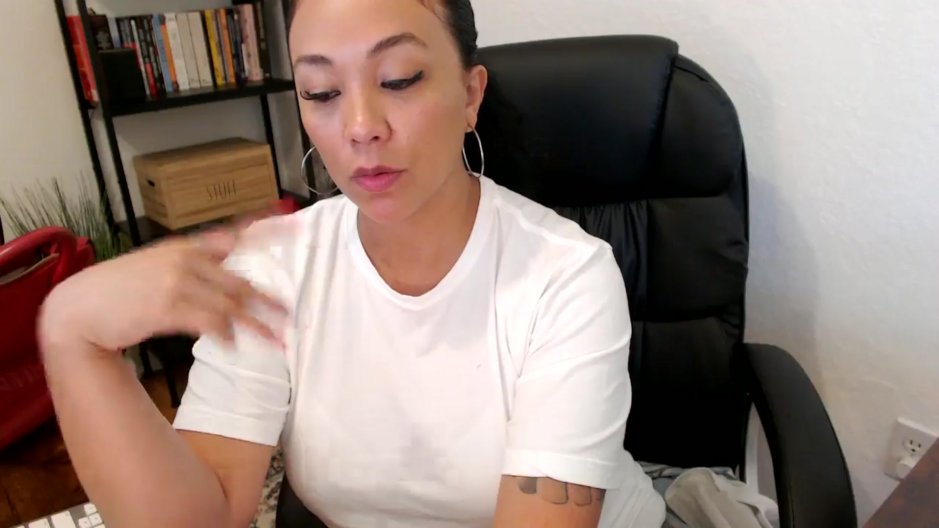 Gallery image thumbnail from MickaylaMoon's myfreecams stream on, 07/23/2024, 19:17 image 10 of 20