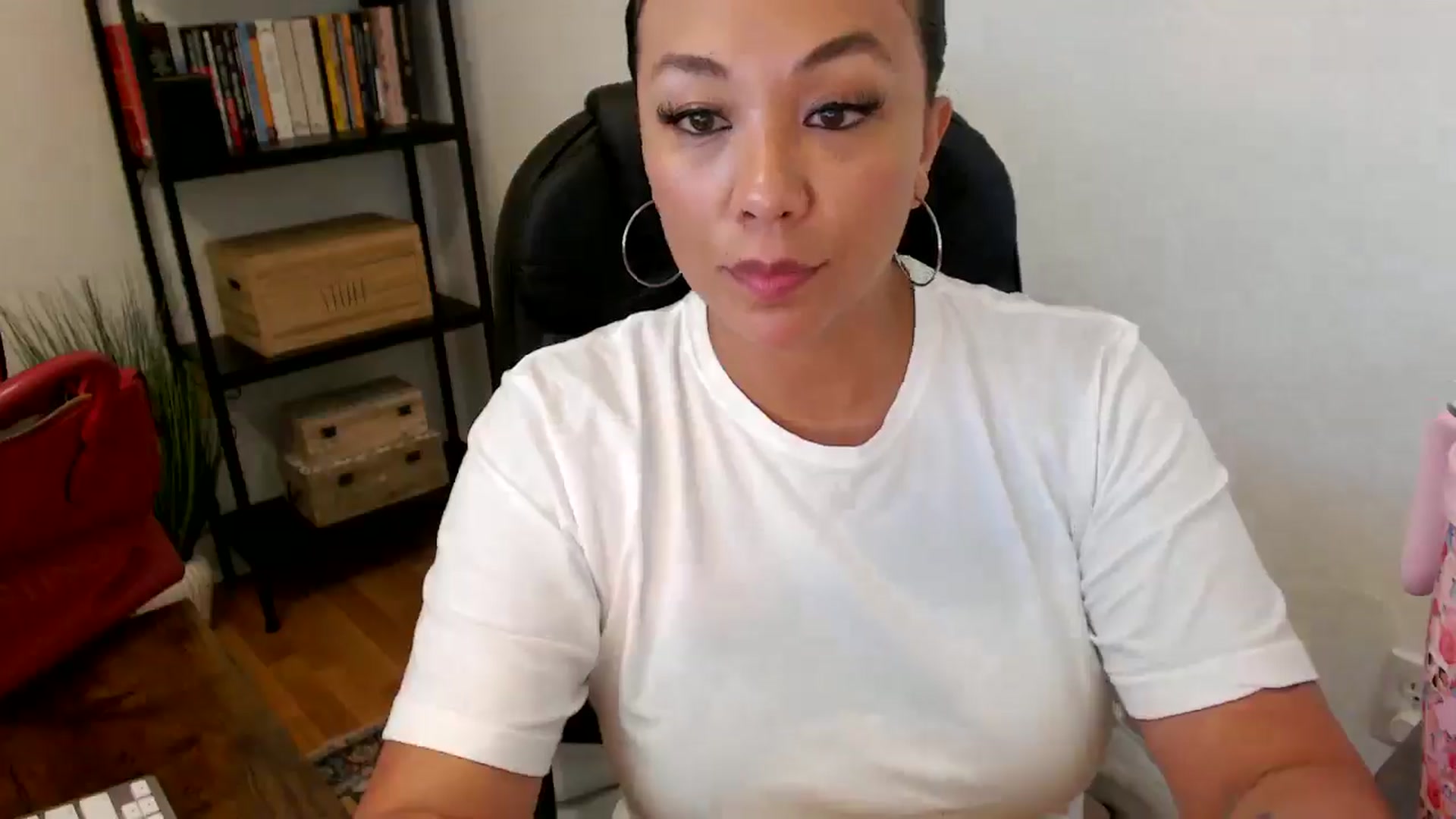 Gallery image thumbnail from MickaylaMoon's myfreecams stream on, 07/23/2024, 19:17 image 17 of 20