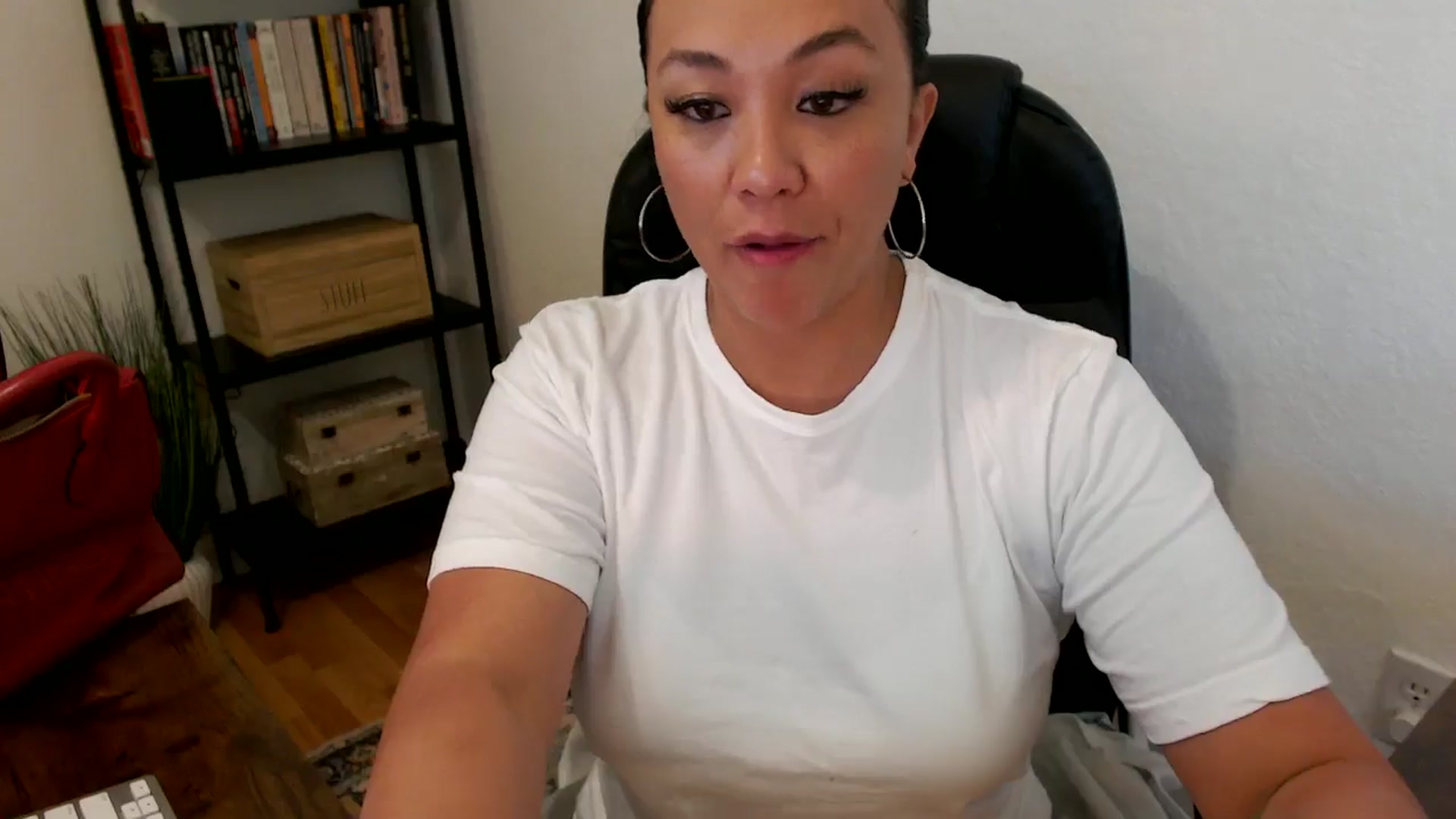 Gallery image thumbnail from MickaylaMoon's myfreecams stream on, 07/23/2024, 19:17 image 14 of 20