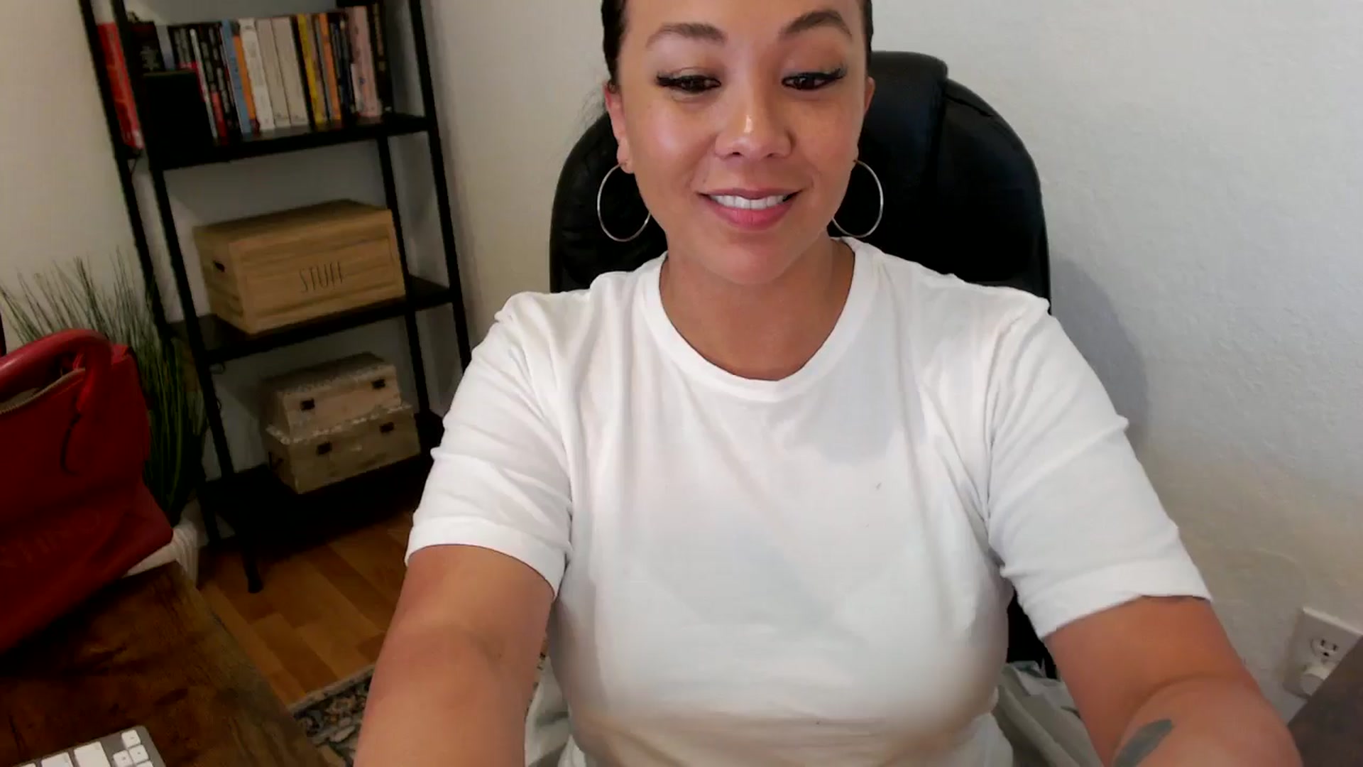 Gallery image thumbnail from MickaylaMoon's myfreecams stream on, 07/23/2024, 19:17 image 8 of 20