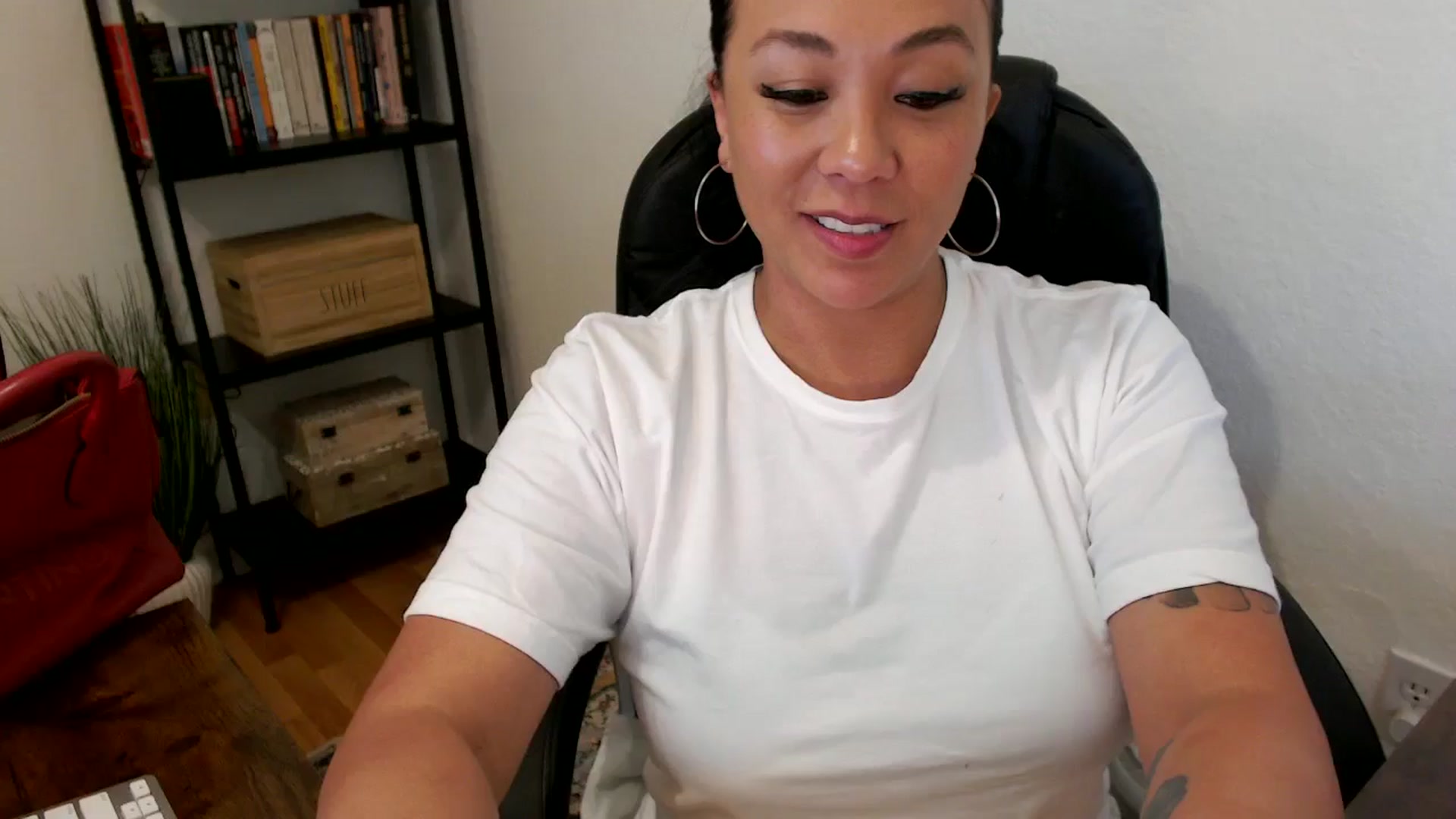 Gallery image thumbnail from MickaylaMoon's myfreecams stream on, 07/23/2024, 19:17 image 5 of 20