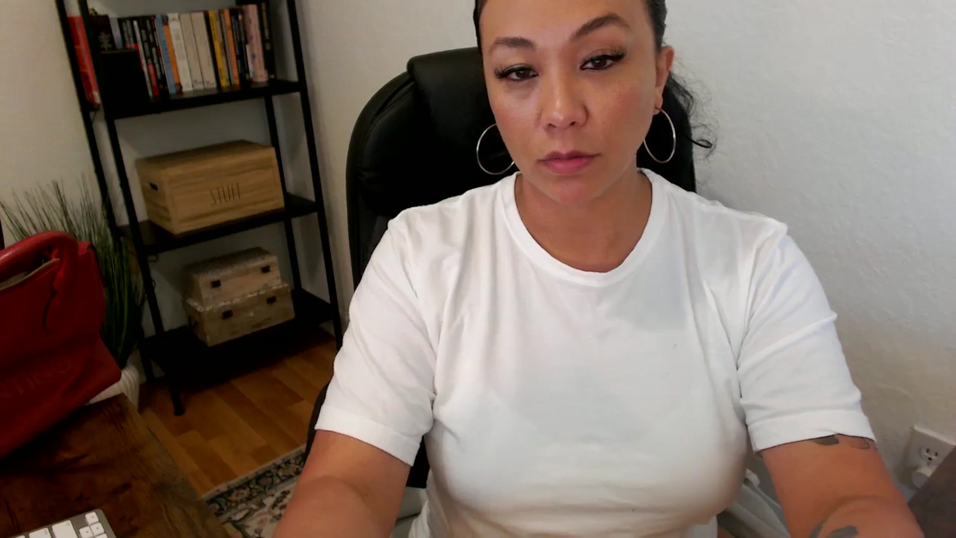 Gallery image thumbnail from MickaylaMoon's myfreecams stream on, 07/23/2024, 19:17 image 9 of 20