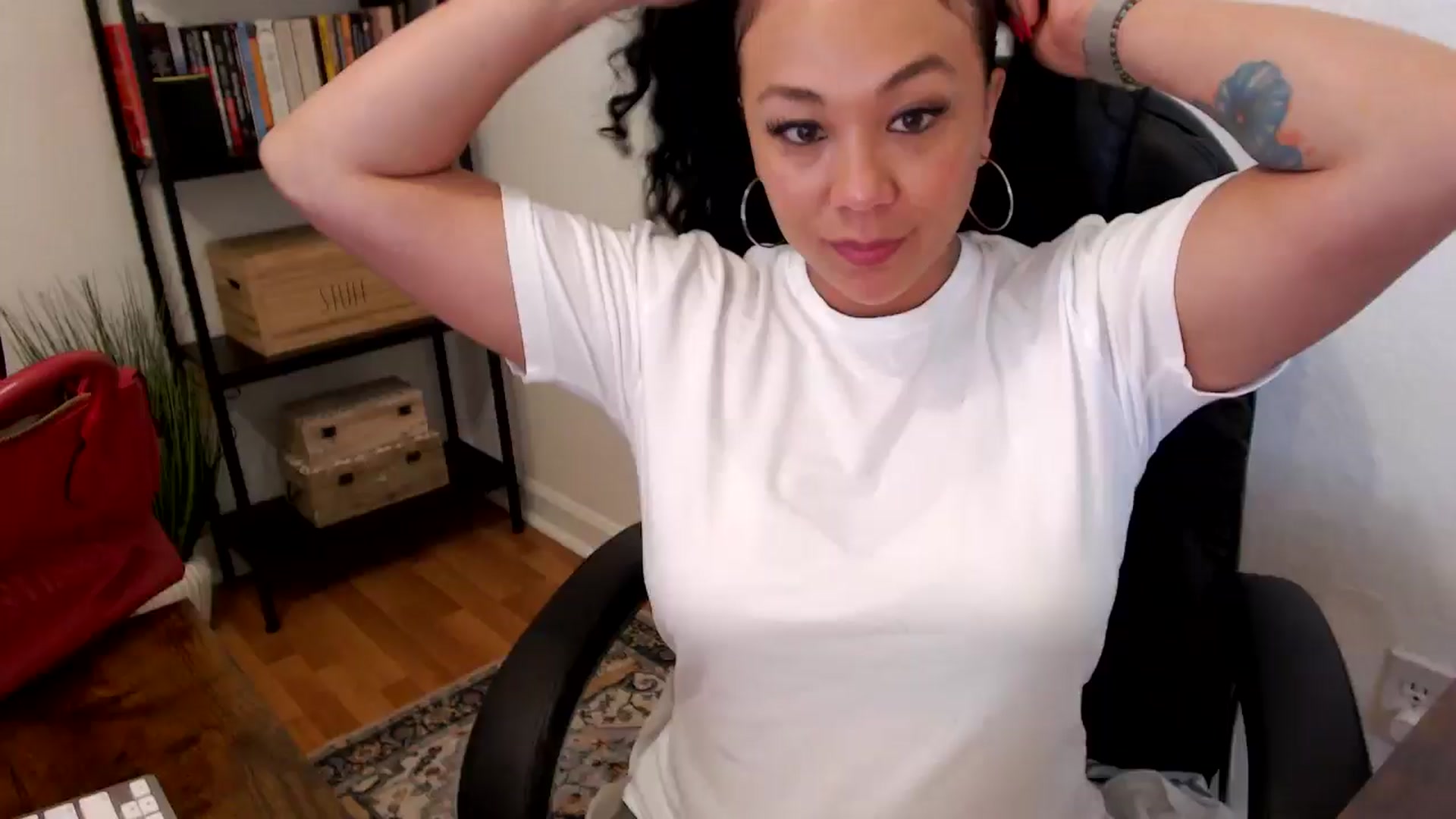 Gallery image thumbnail from MickaylaMoon's myfreecams stream on, 07/23/2024, 19:17 image 1 of 20