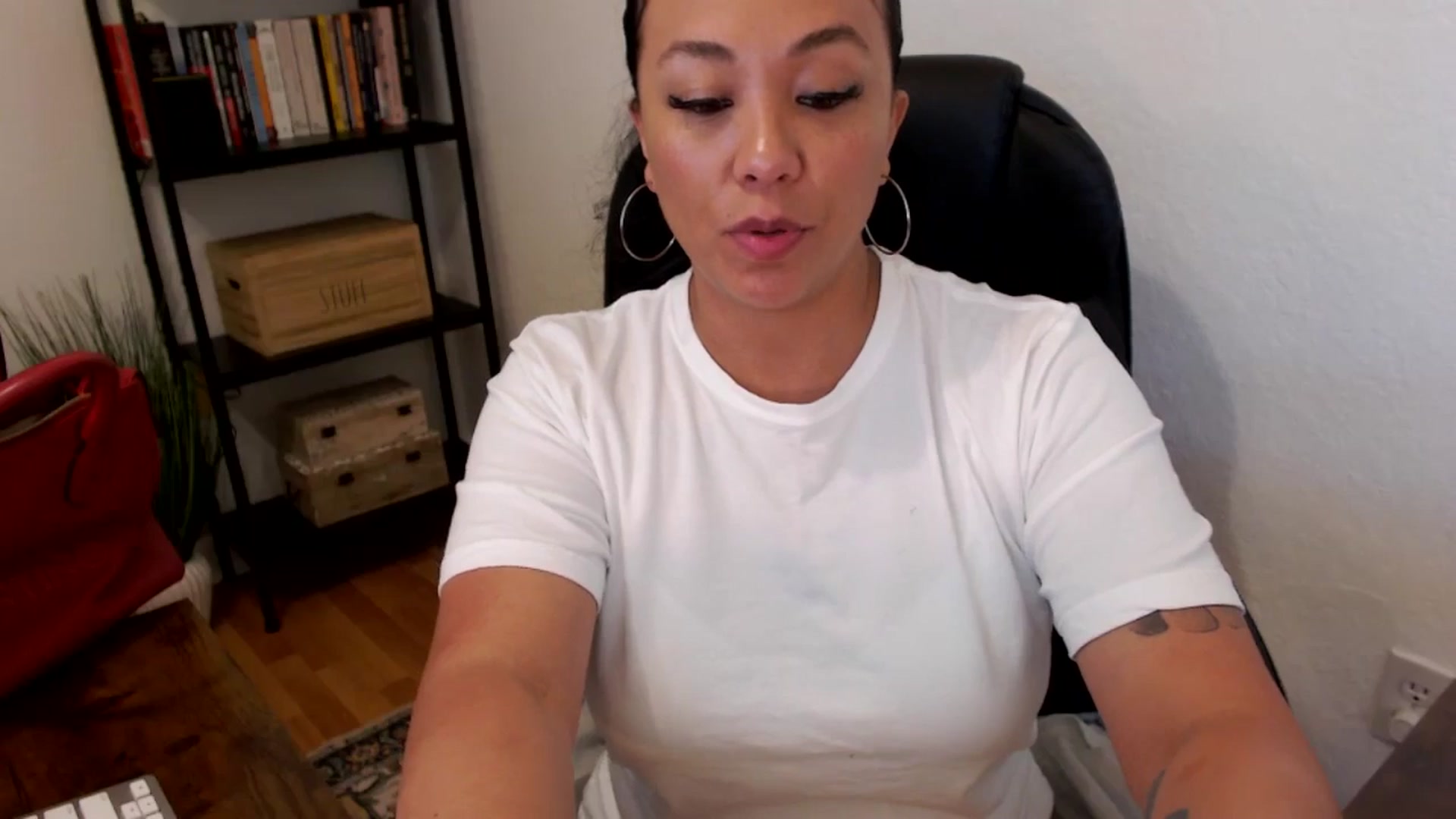 Gallery image thumbnail from MickaylaMoon's myfreecams stream on, 07/23/2024, 19:17 image 15 of 20