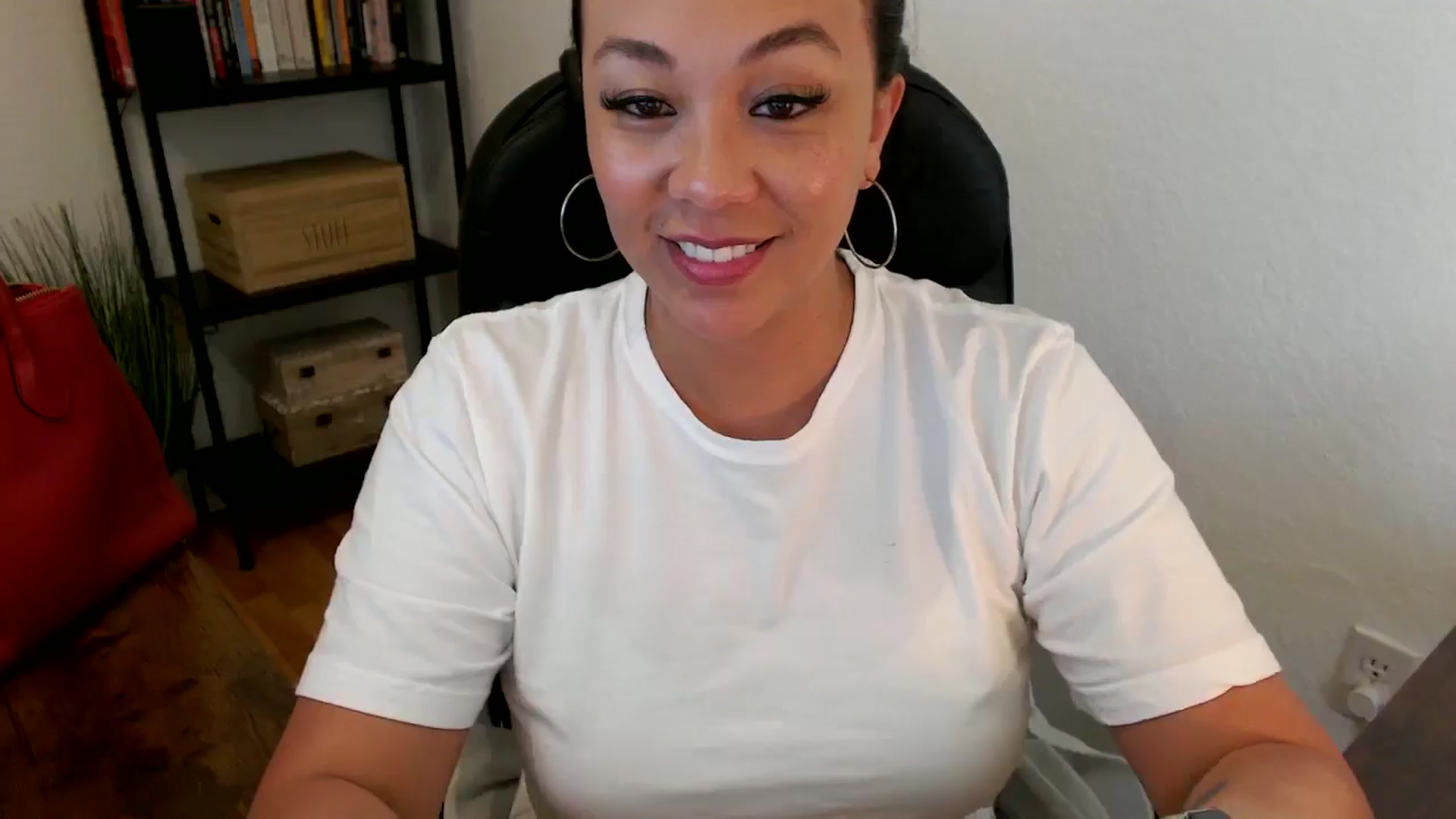 Gallery image thumbnail from MickaylaMoon's myfreecams stream on, 07/23/2024, 20:34 image 6 of 20