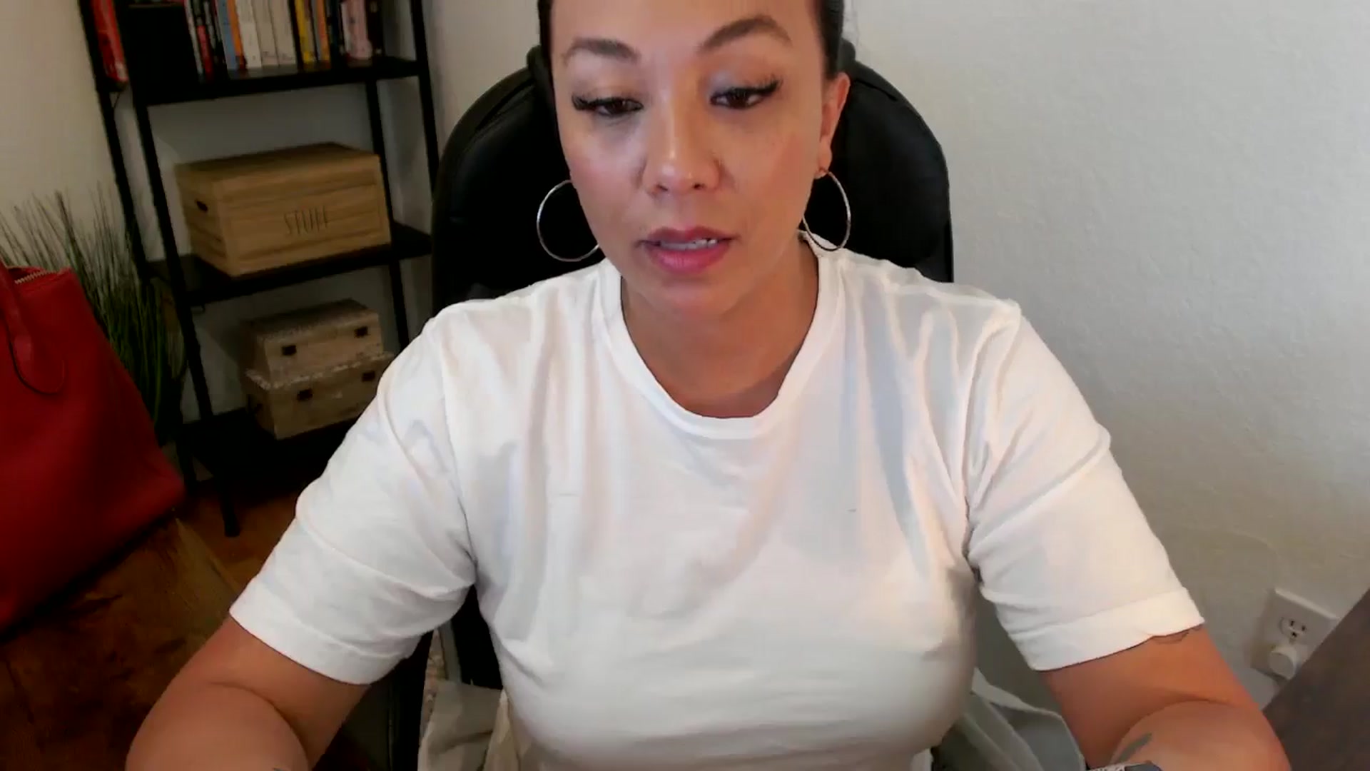Gallery image thumbnail from MickaylaMoon's myfreecams stream on, 07/23/2024, 20:34 image 7 of 20