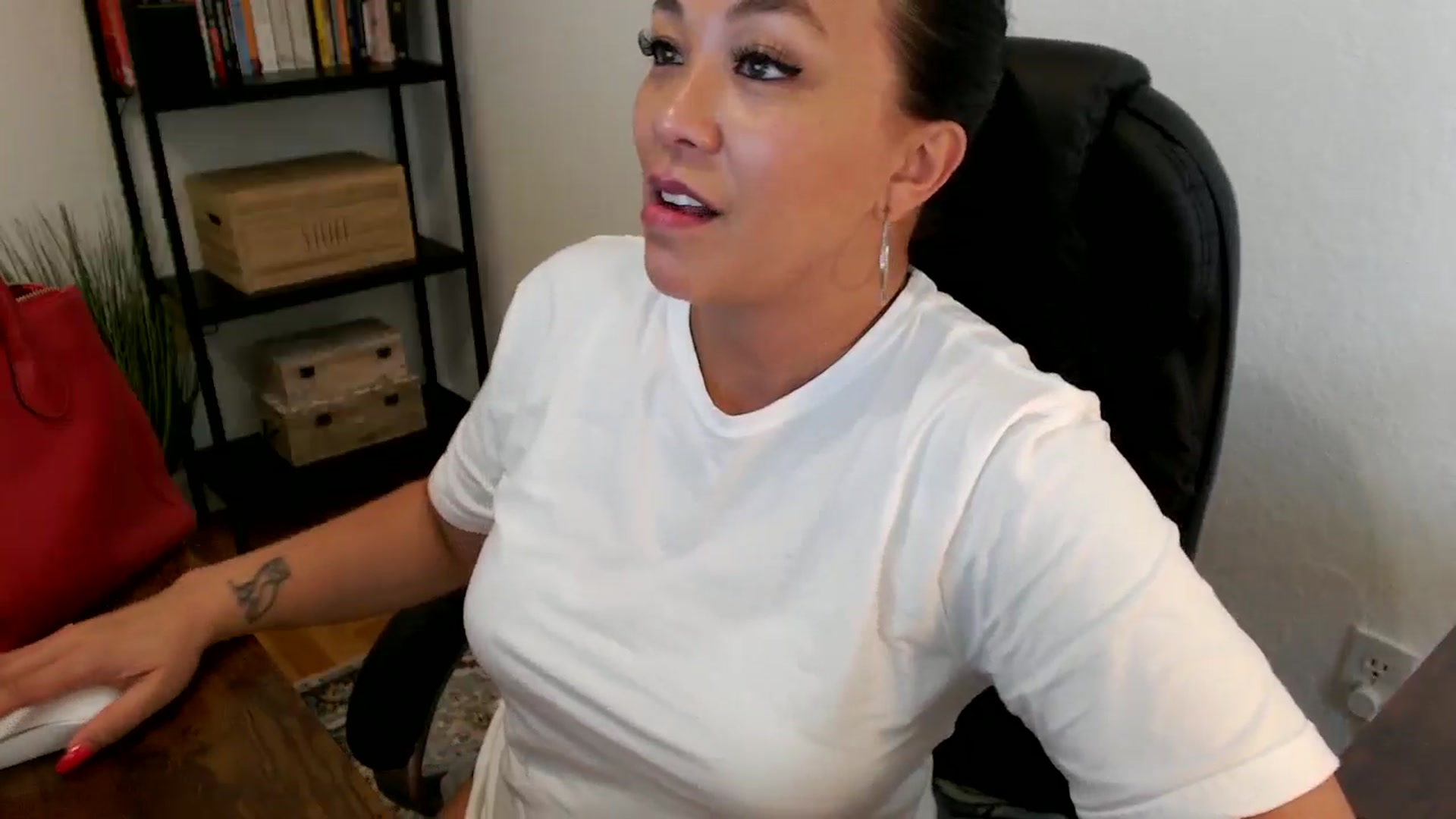 Gallery image thumbnail from MickaylaMoon's myfreecams stream on, 07/23/2024, 20:34 image 16 of 20