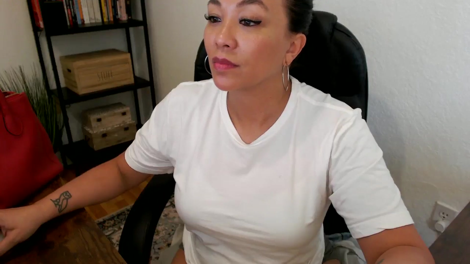 Gallery image thumbnail from MickaylaMoon's myfreecams stream on, 07/23/2024, 21:18 image 17 of 20