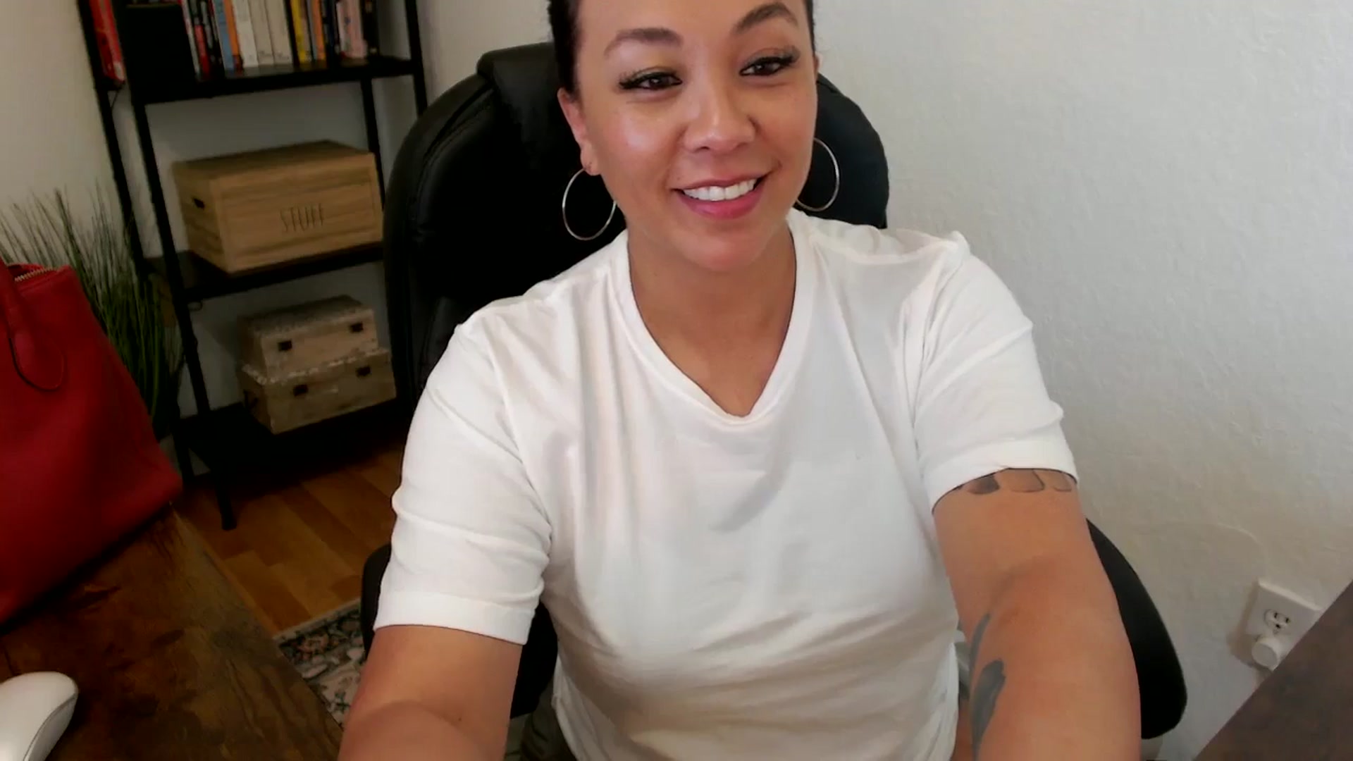 Gallery image thumbnail from MickaylaMoon's myfreecams stream on, 07/23/2024, 21:18 image 15 of 20