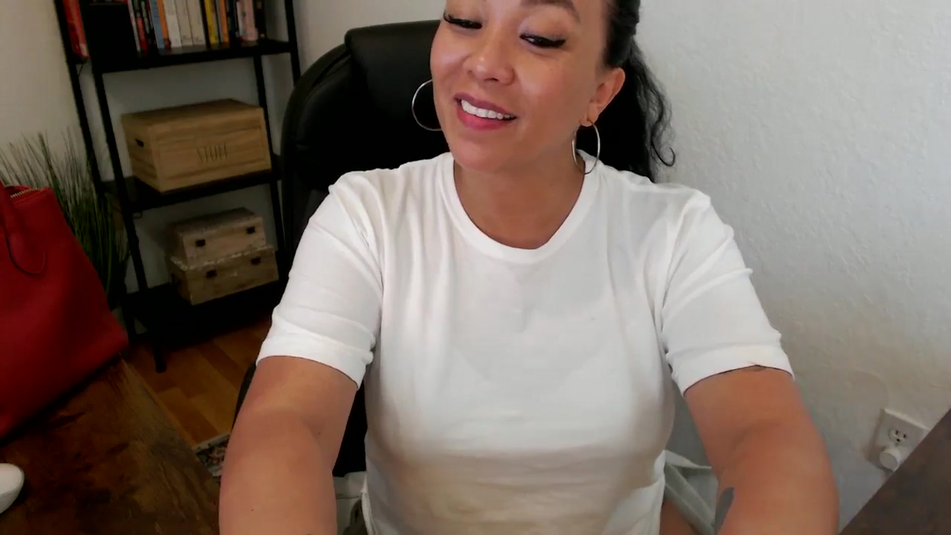 Gallery image thumbnail from MickaylaMoon's myfreecams stream on, 07/23/2024, 21:18 image 19 of 20