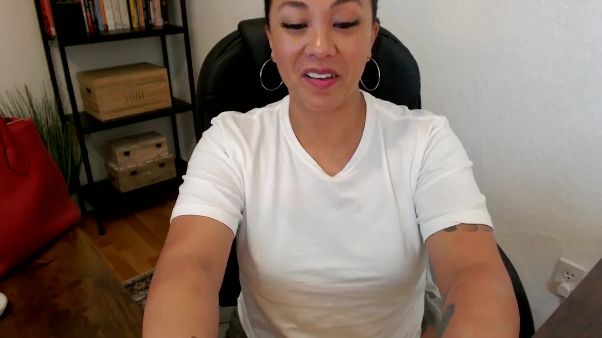 Gallery image thumbnail from MickaylaMoon's myfreecams stream on, 07/23/2024, 21:18 image 13 of 20