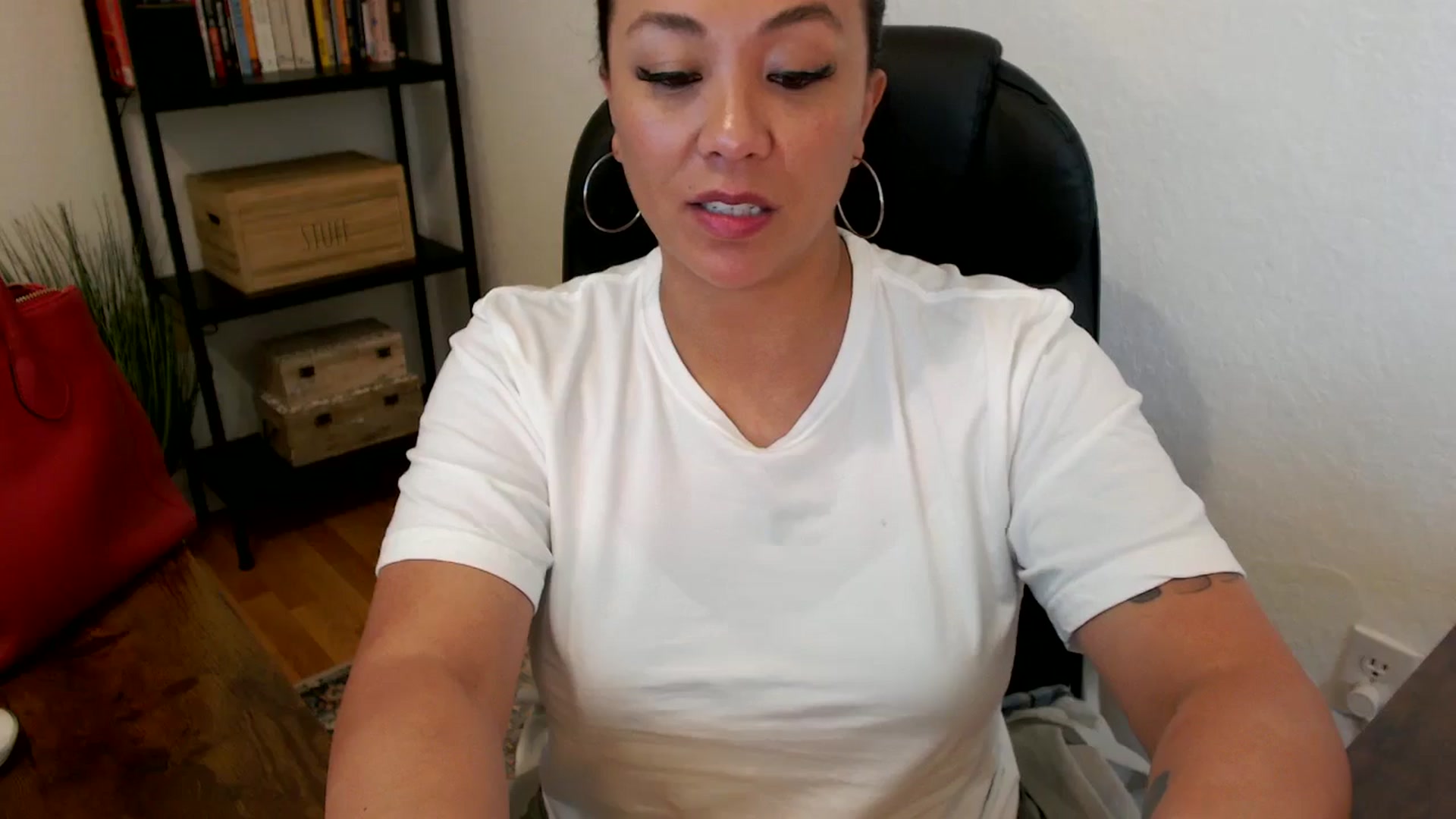 Gallery image thumbnail from MickaylaMoon's myfreecams stream on, 07/23/2024, 21:18 image 12 of 20