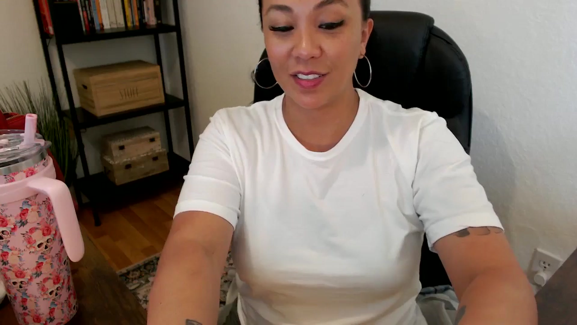 Gallery image thumbnail from MickaylaMoon's myfreecams stream on, 07/23/2024, 21:18 image 2 of 20